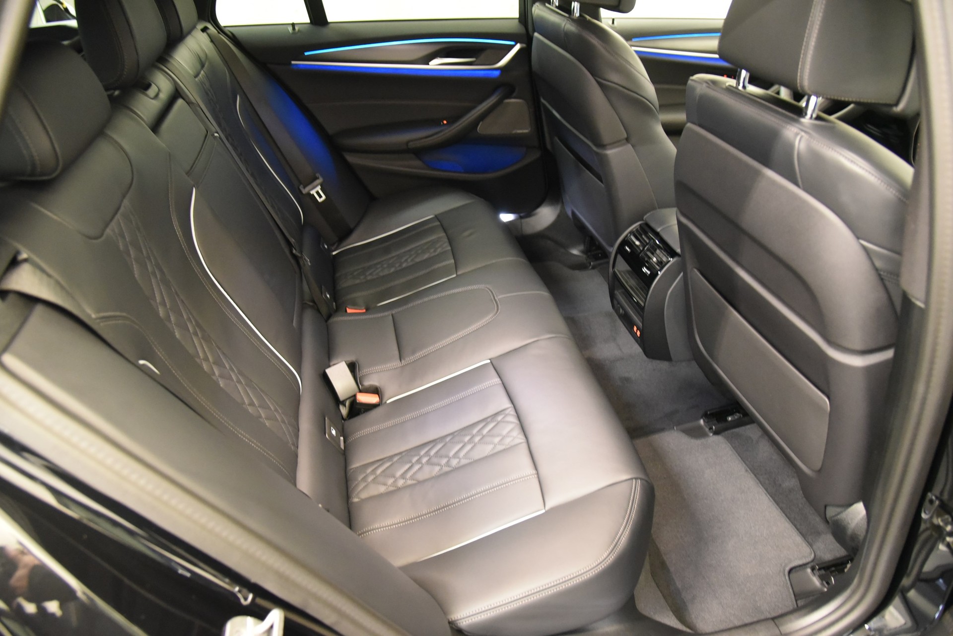 BMW 530e xDrive Touring Pure M Sport Steptronic-image-17