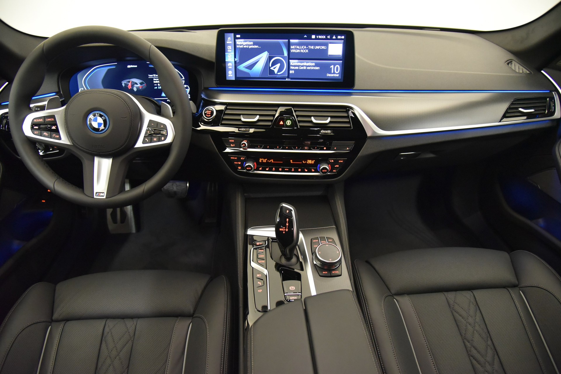 BMW 530e xDrive Touring Pure M Sport Steptronic-image-13