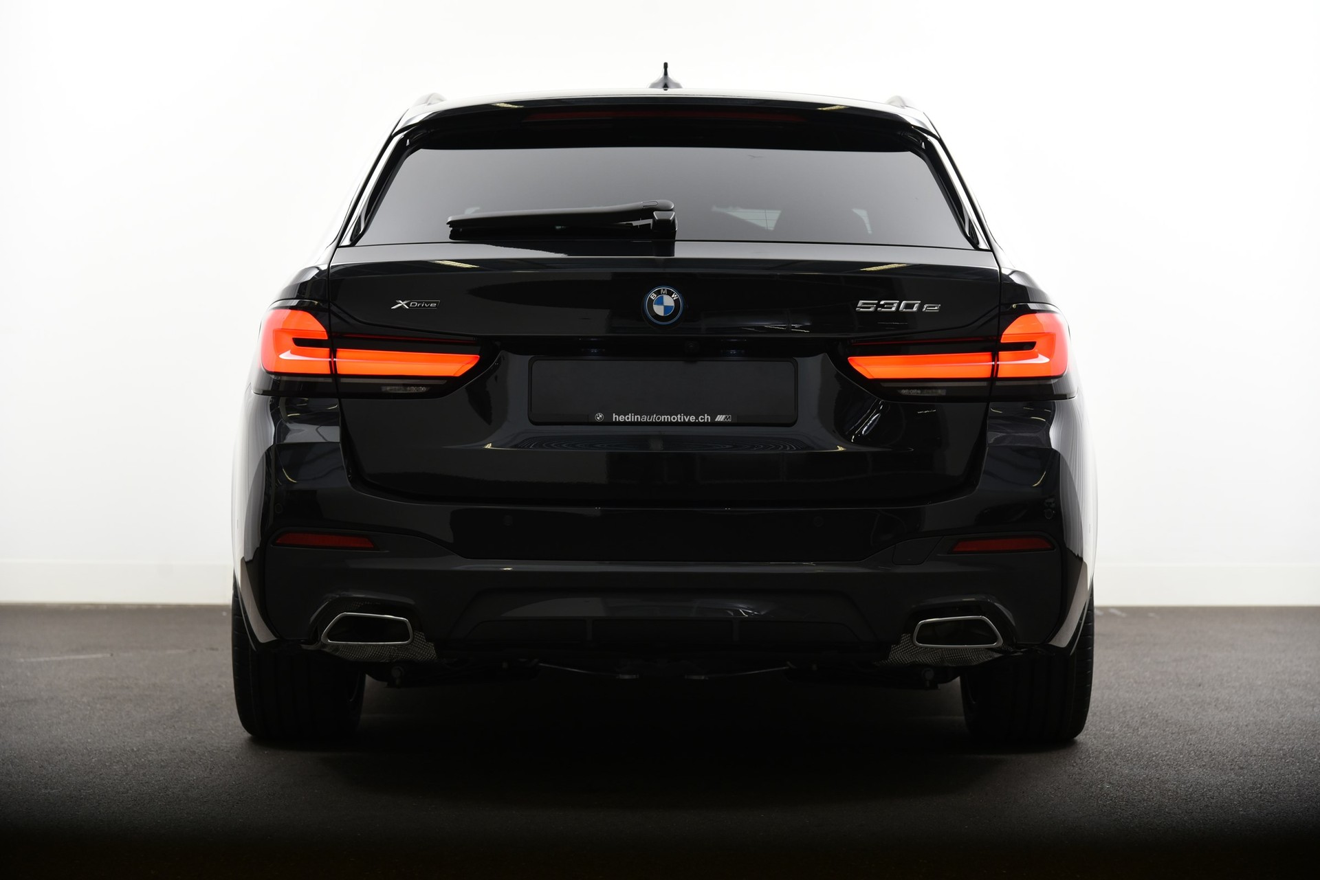BMW 530e xDrive Touring Pure M Sport Steptronic-image-4