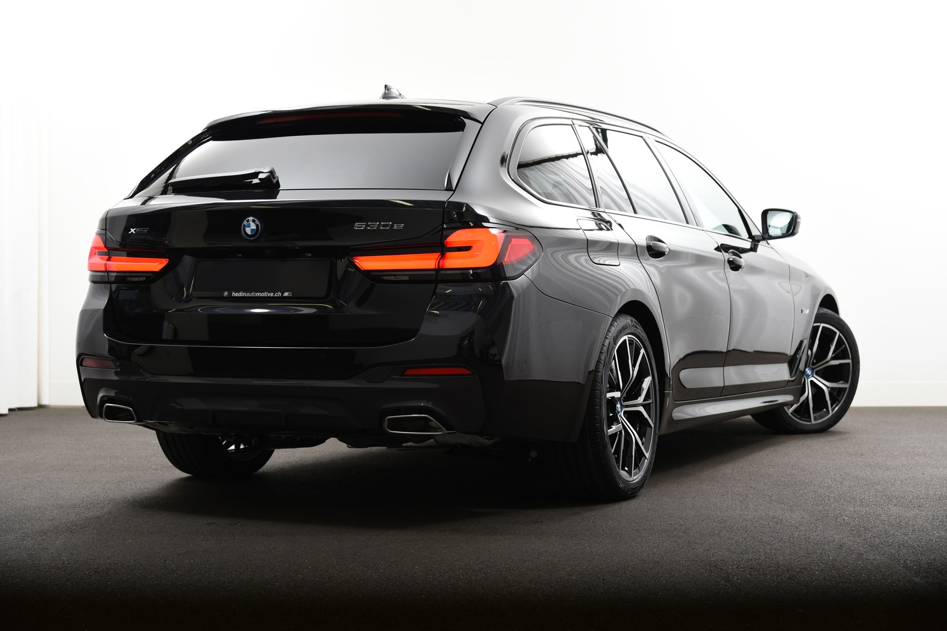 BMW 530e xDrive Touring Pure M Sport Steptronic-image-1