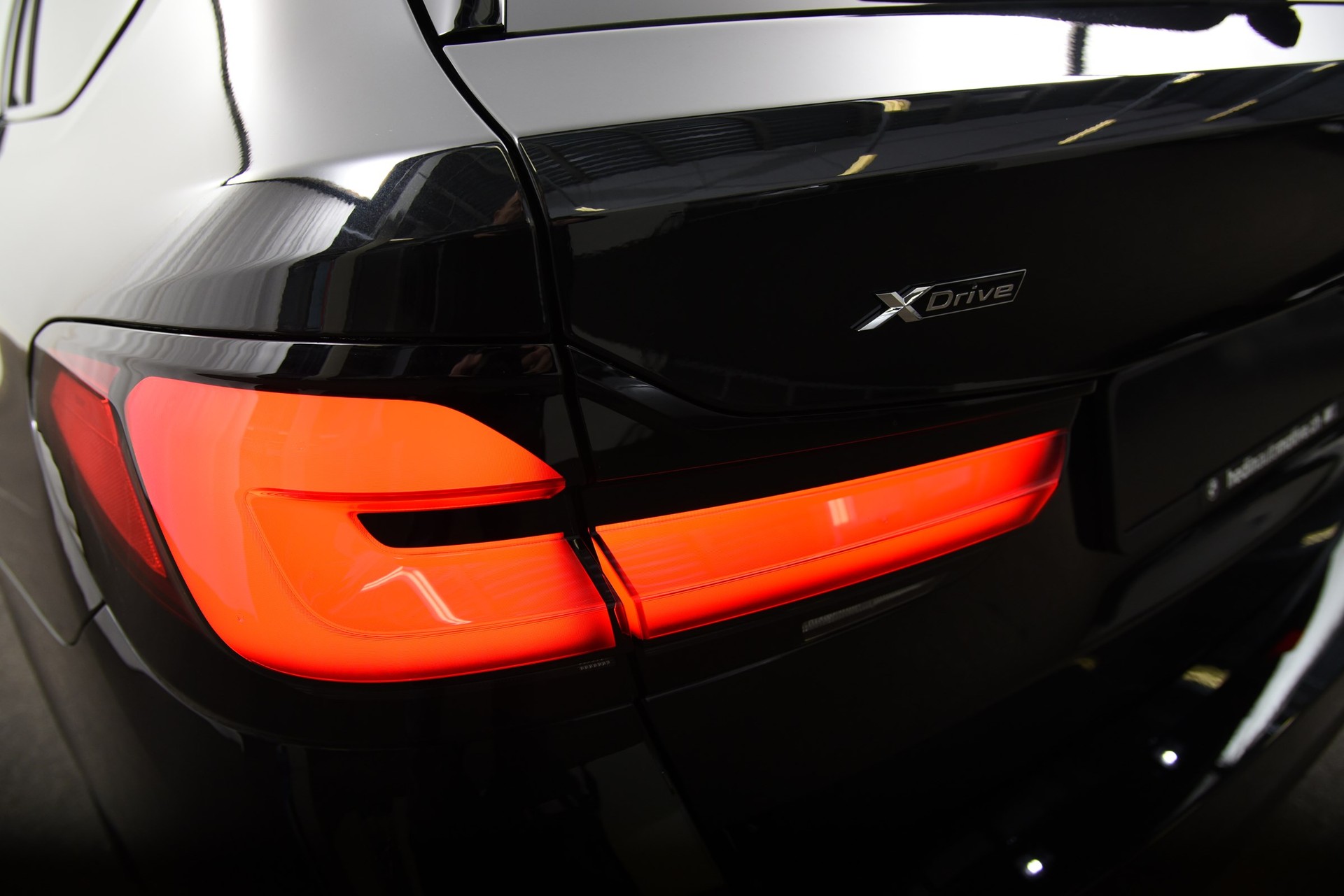 BMW 530e xDrive Touring Pure M Sport Steptronic-image-6
