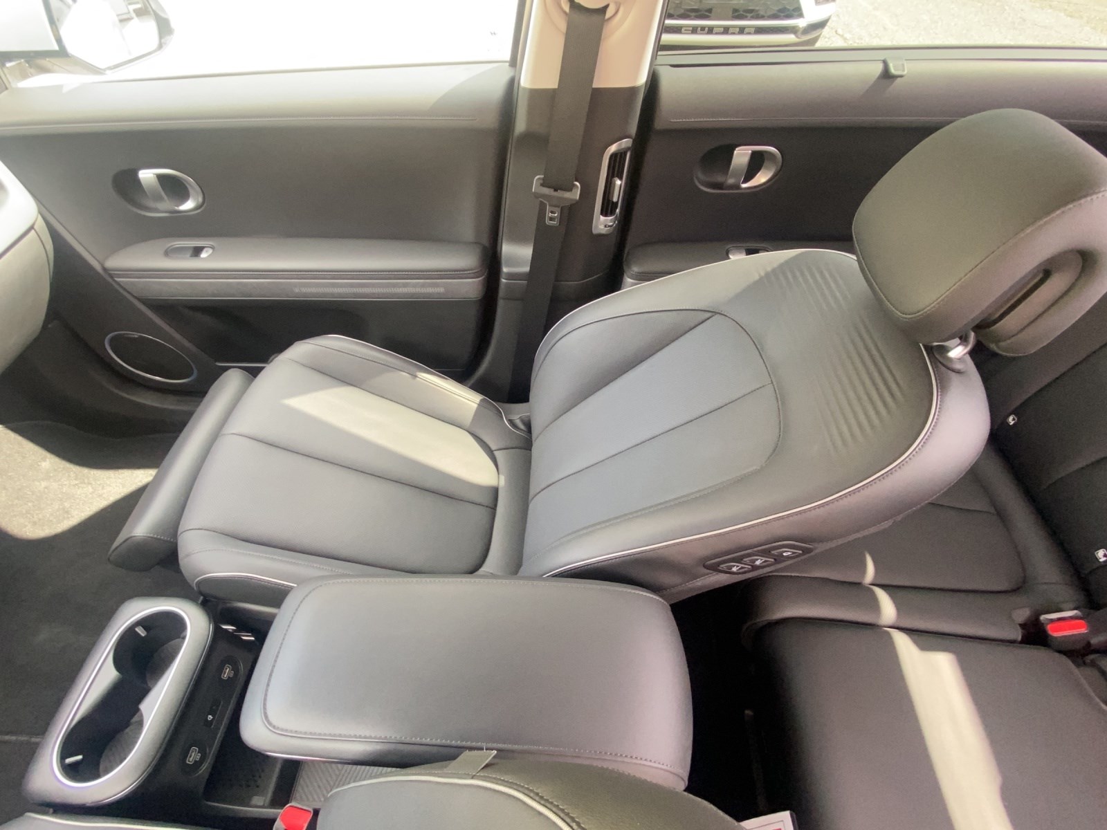 HYUNDAI Ioniq 5 72kWh First Edition 2WD-image-16