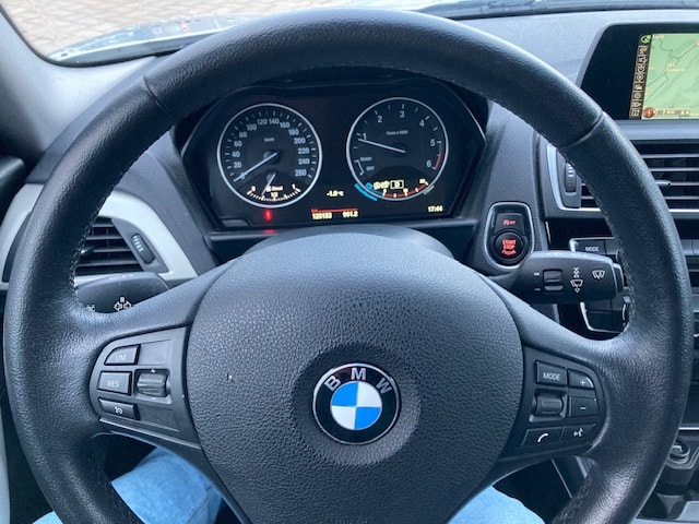BMW 120d xDrive Steptronic-image-15
