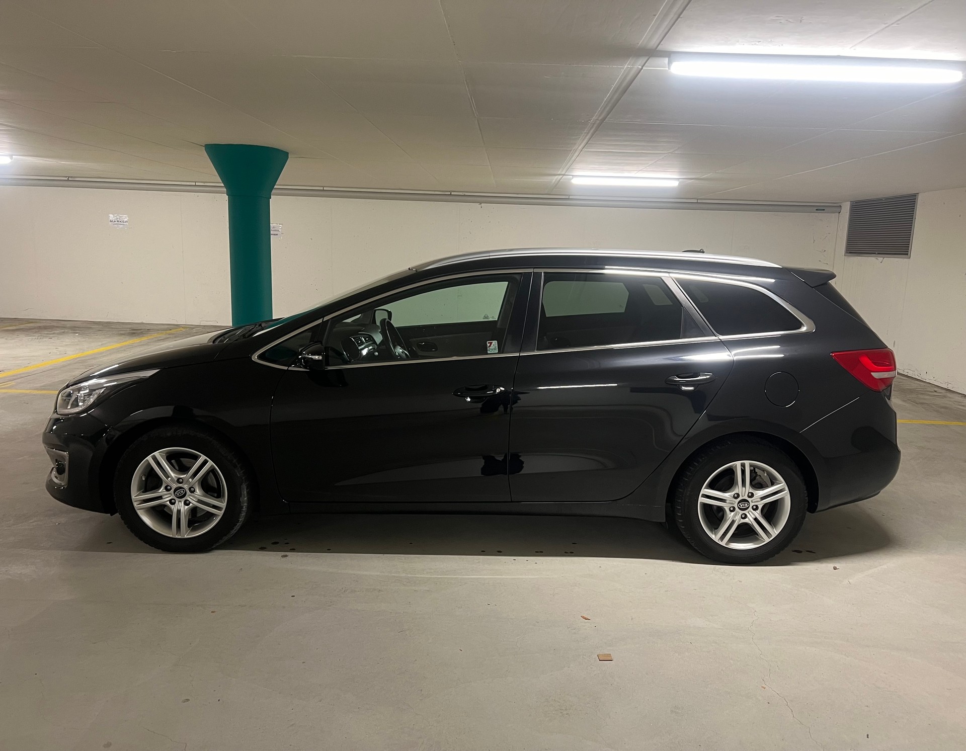 KIA Ceed Sportswagon 1.0 T-GDi Swiss Champion-image-5