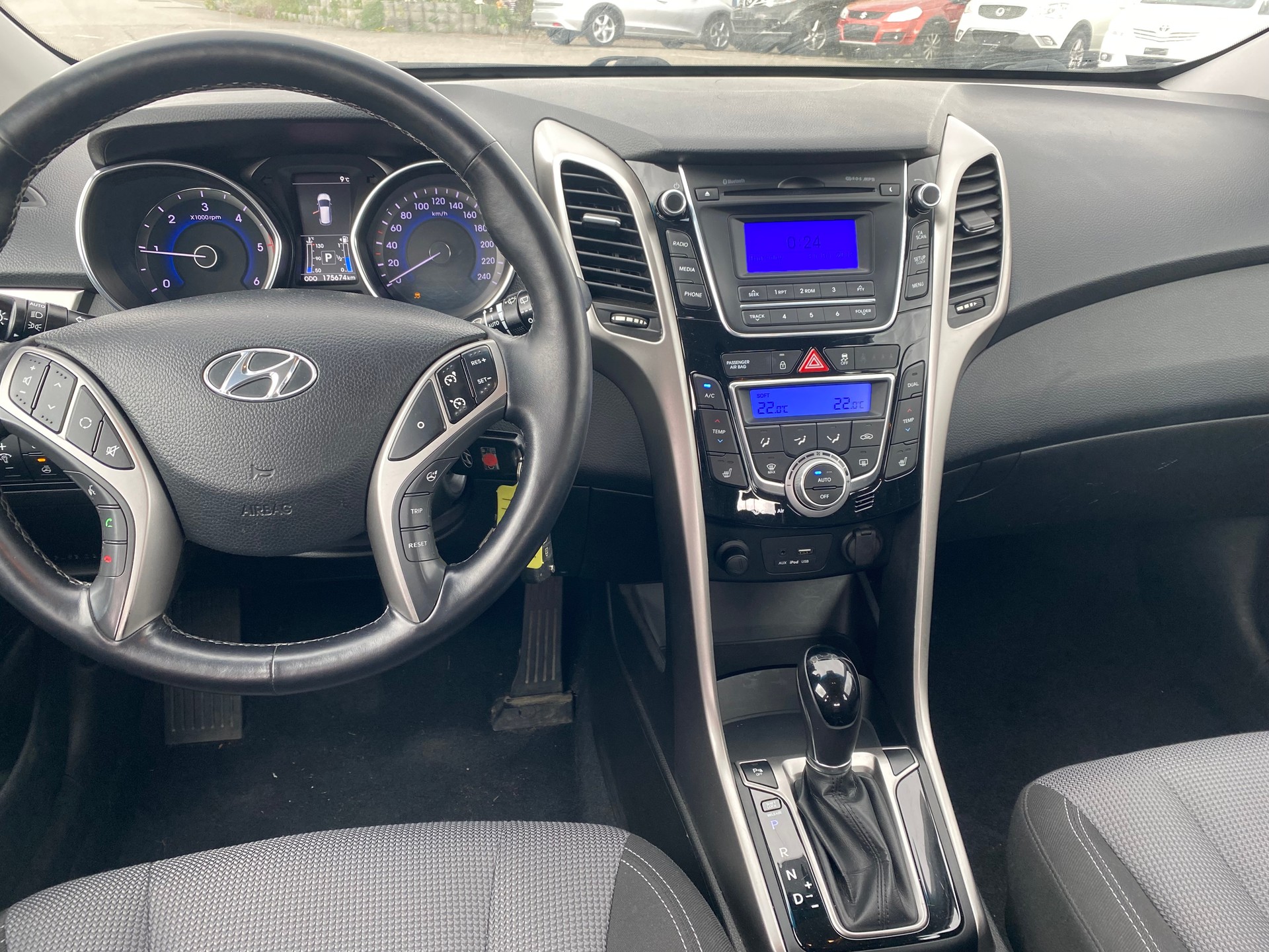 HYUNDAI i30 Wagon 1.6 CRDi Vertex Automatic DCT-image-5