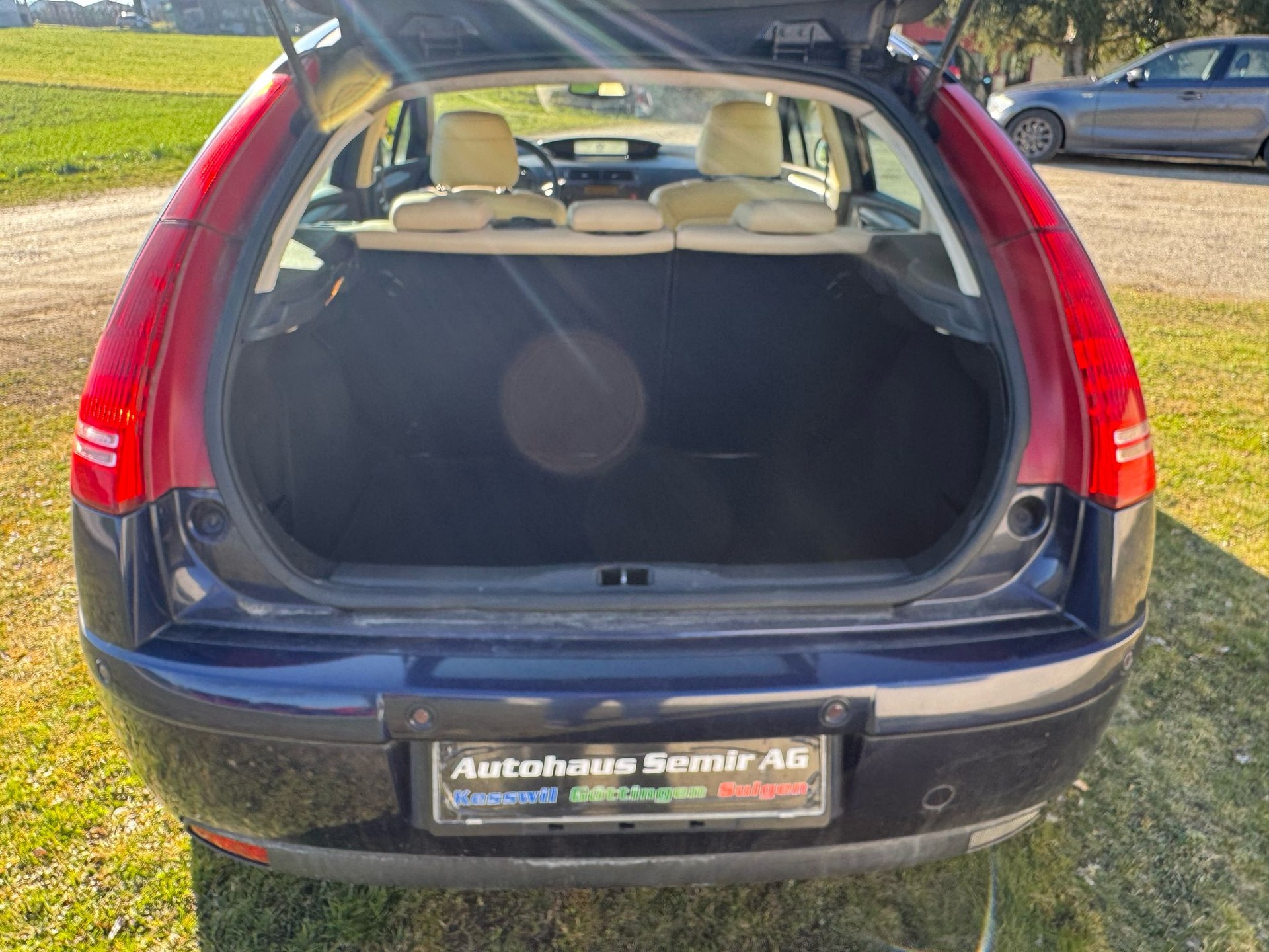 CITROEN C4 Berline 1.6 16V HDi VTR-image-8