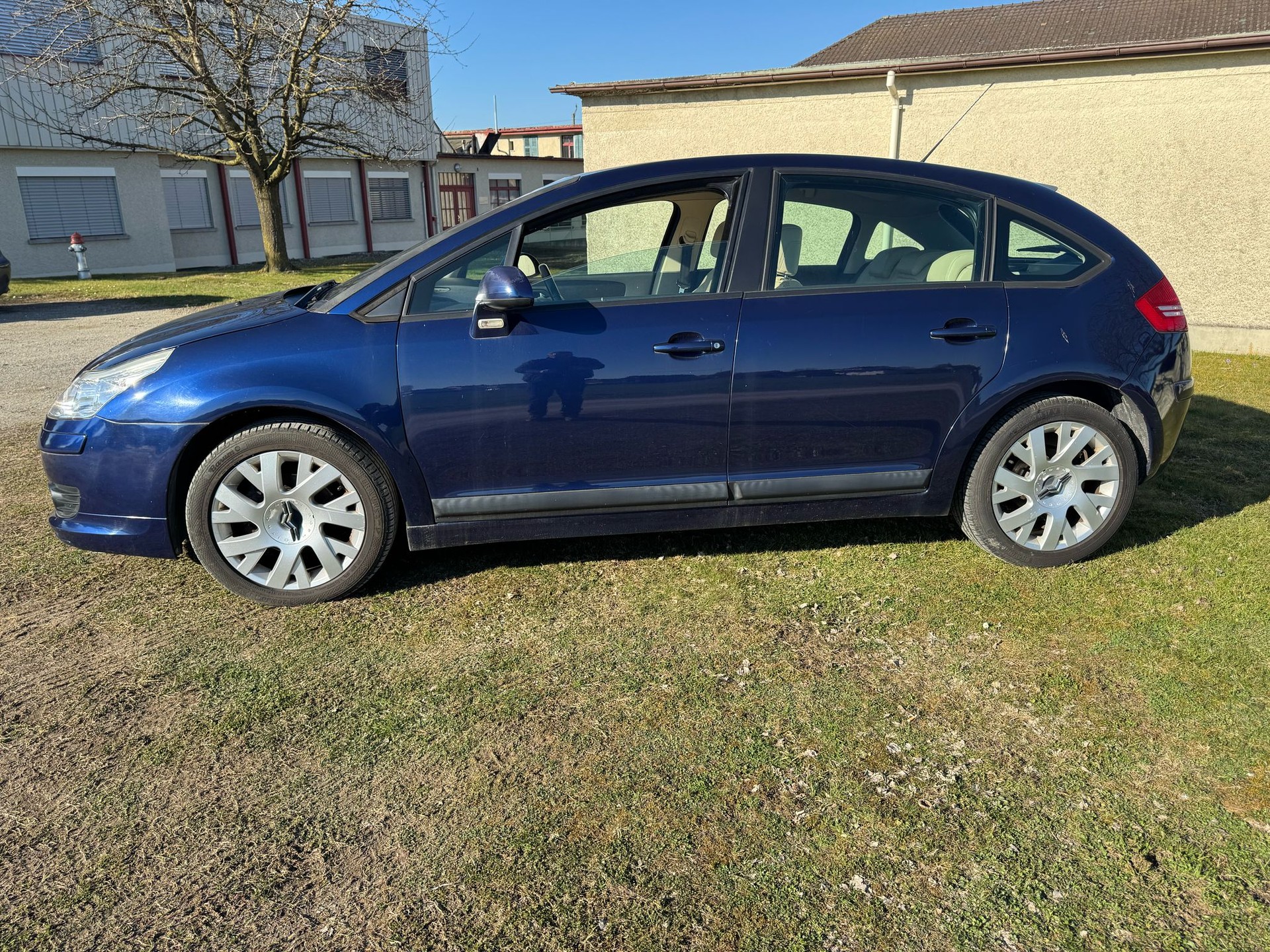 CITROEN C4 Berline 1.6 16V HDi VTR-image-4