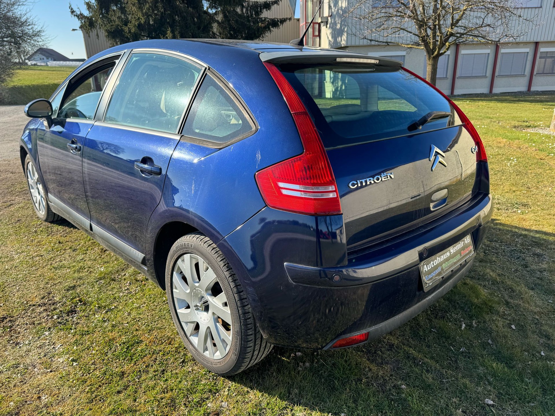 CITROEN C4 Berline 1.6 16V HDi VTR-image-5