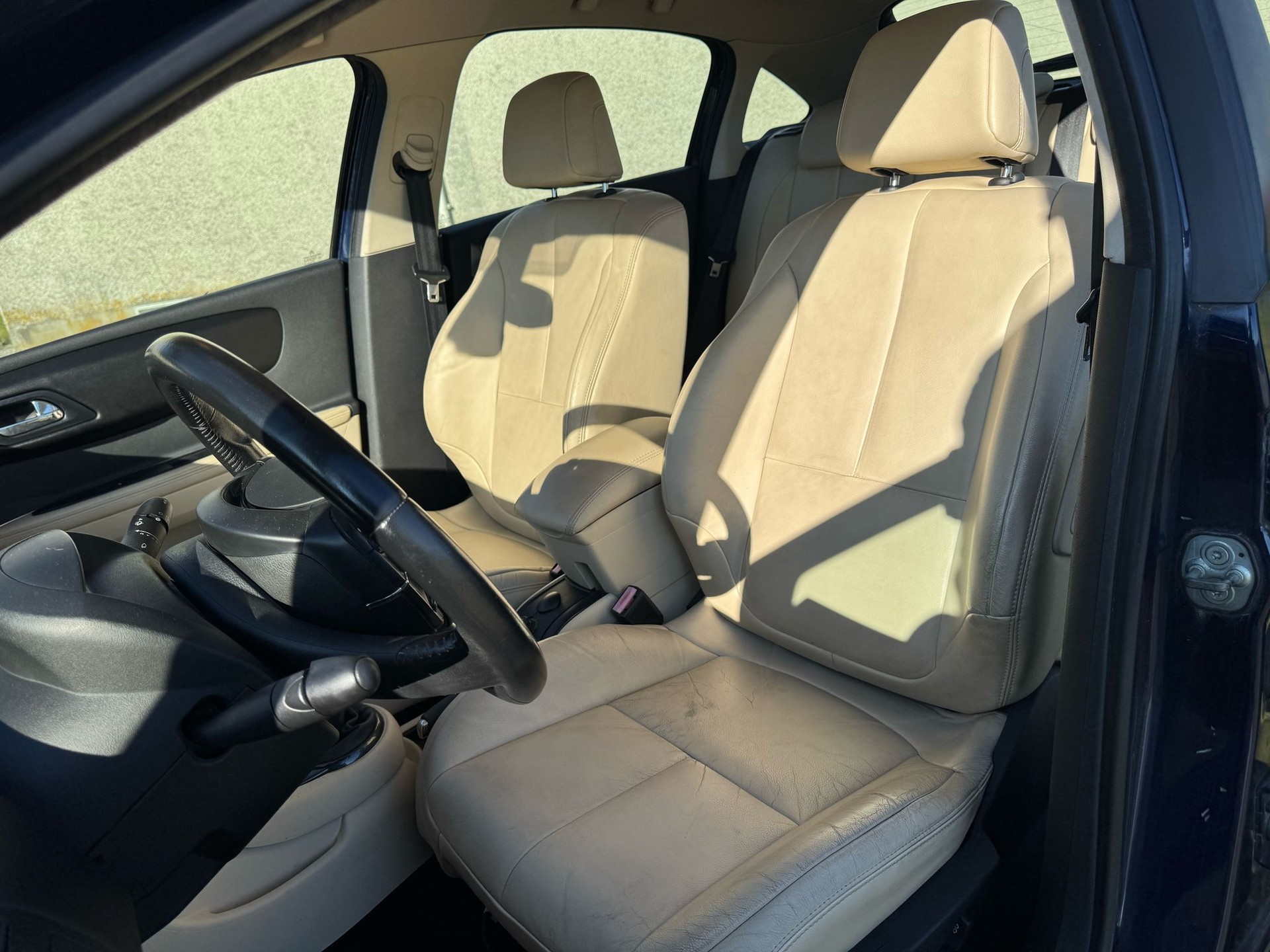CITROEN C4 Berline 1.6 16V HDi VTR-image-9