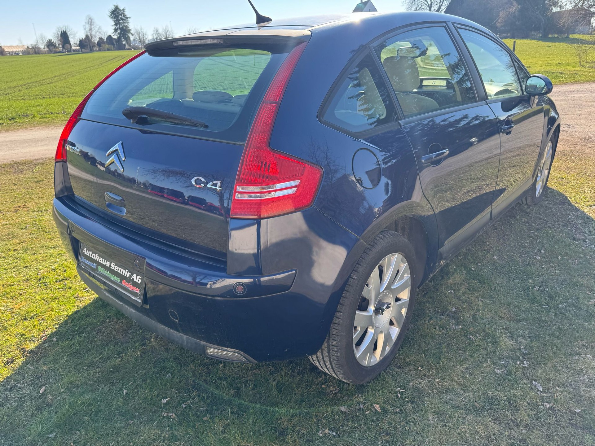 CITROEN C4 Berline 1.6 16V HDi VTR-image-6