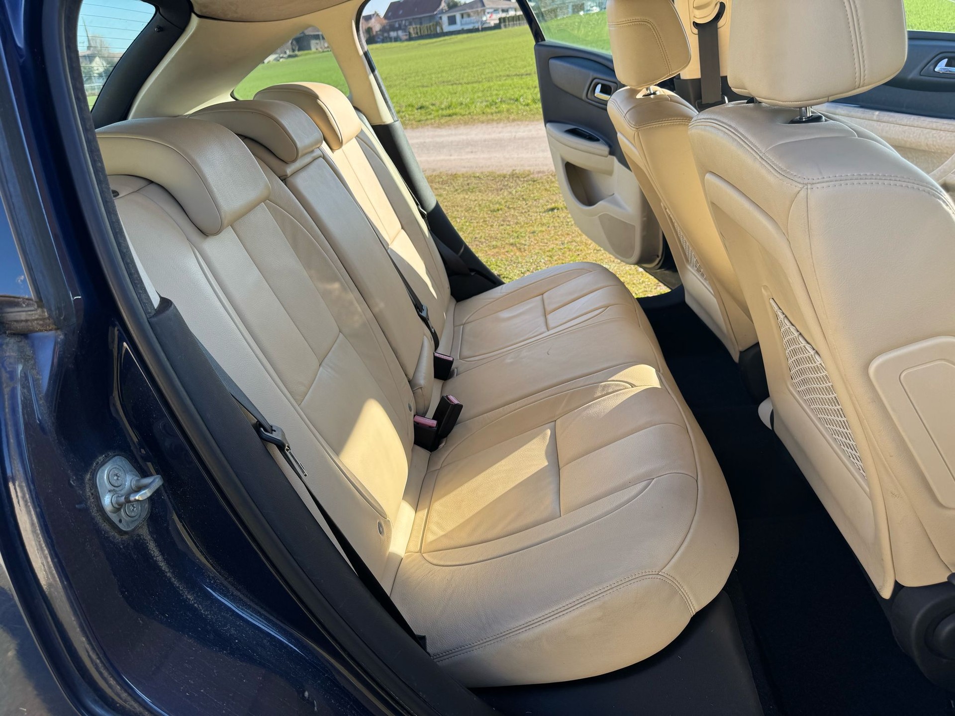 CITROEN C4 Berline 1.6 16V HDi VTR-image-12
