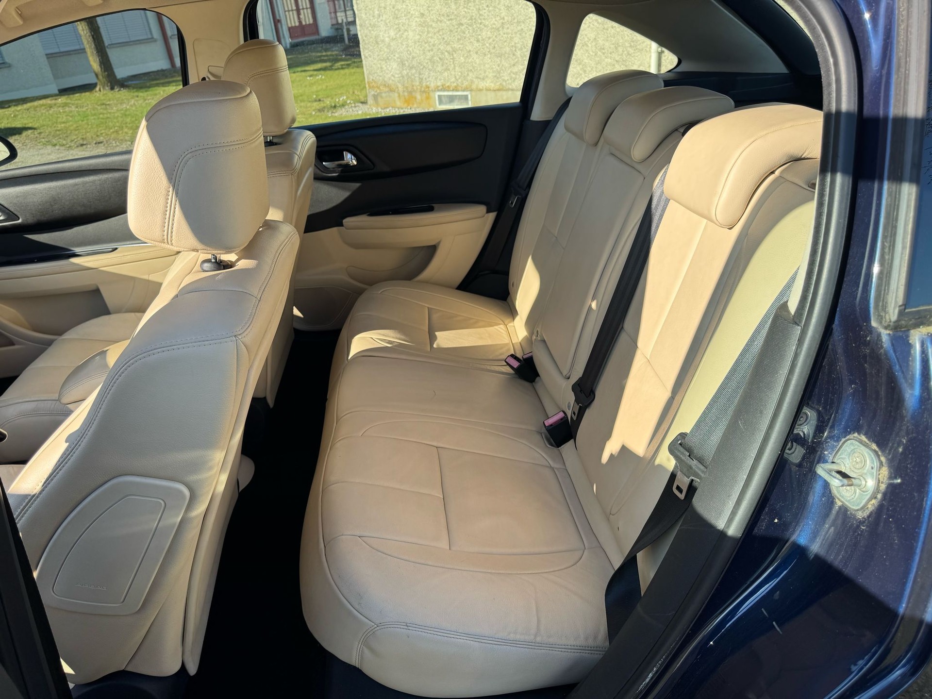 CITROEN C4 Berline 1.6 16V HDi VTR-image-10