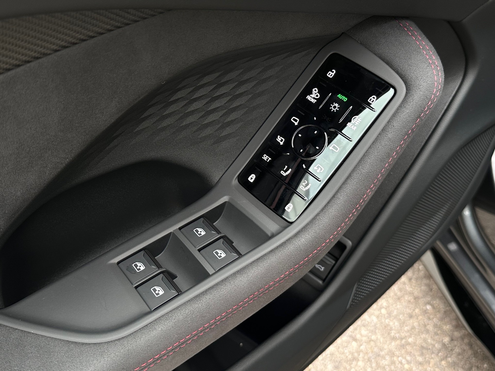 AUDI A6 Avant TFSI quattro 270 kW S tronic-image-12