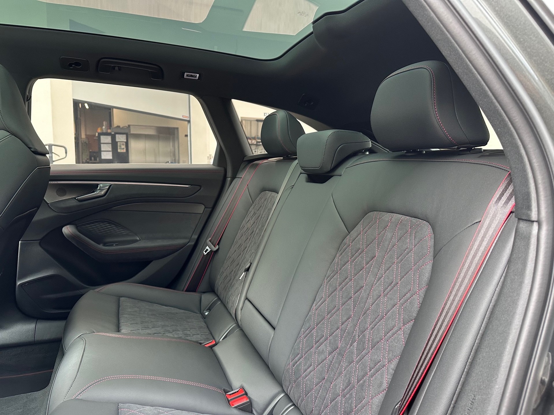 AUDI A6 Avant TFSI quattro 270 kW S tronic-image-10
