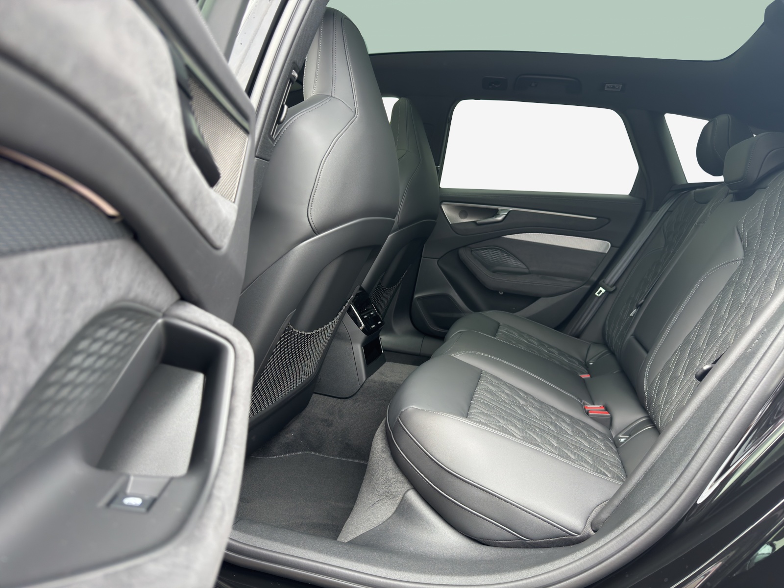 AUDI A6 Avant TDI quattro 150 kW S tronic-image-11