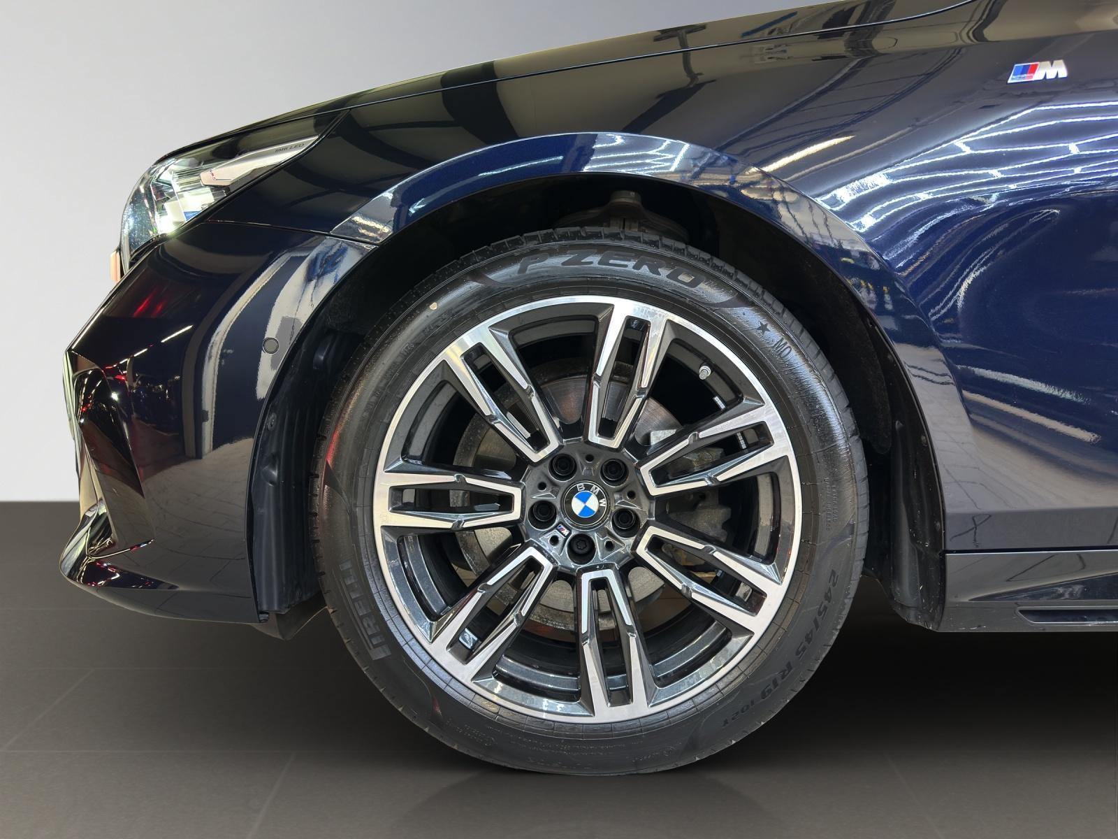 BMW 520d xDrive Touring-image-16