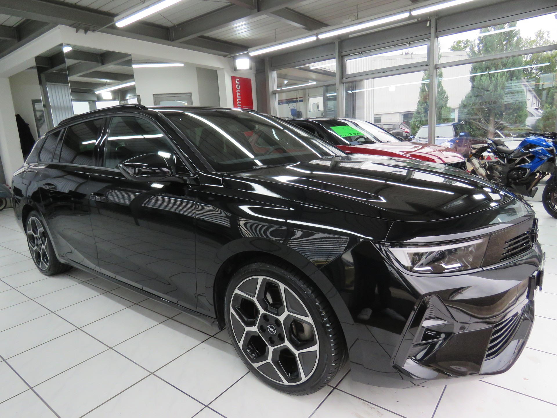 OPEL Astra Sports Tourer 1.6 PHEV Turbo GSe (Automat)-image-3