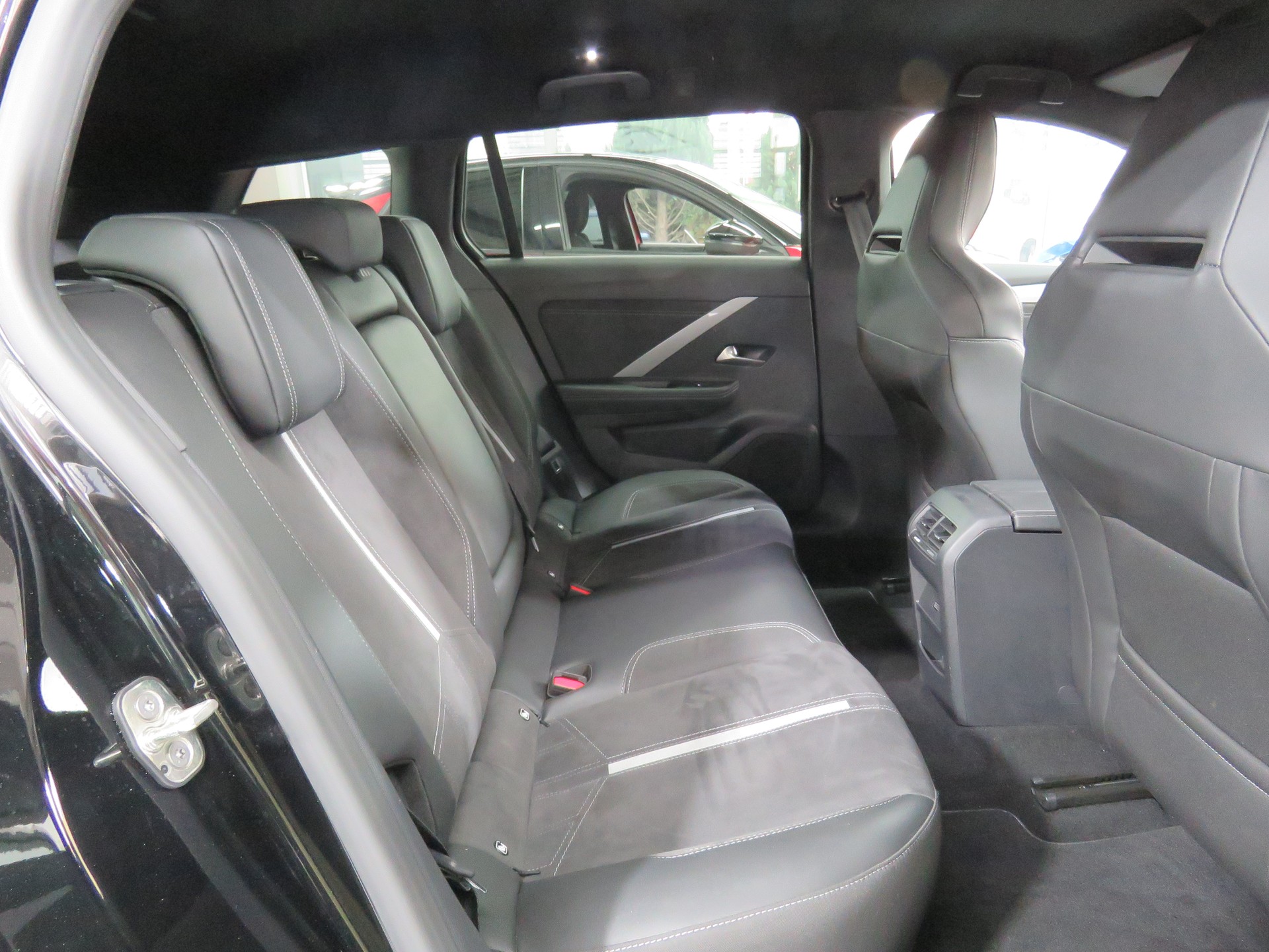 OPEL Astra Sports Tourer 1.6 PHEV Turbo GSe (Automat)-image-12