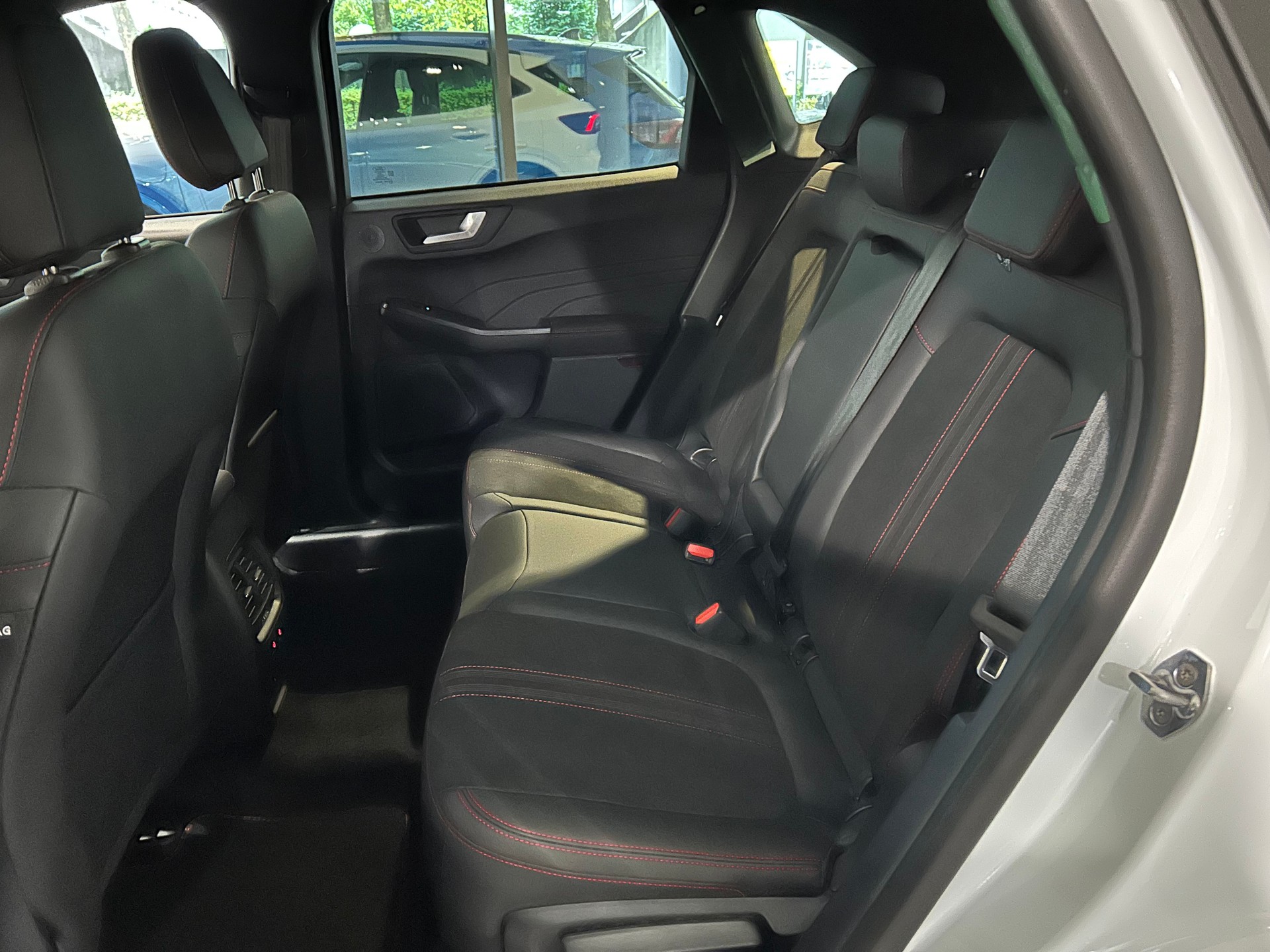 FORD Kuga 2.5 PHEV ST-Line X FWD-image-10