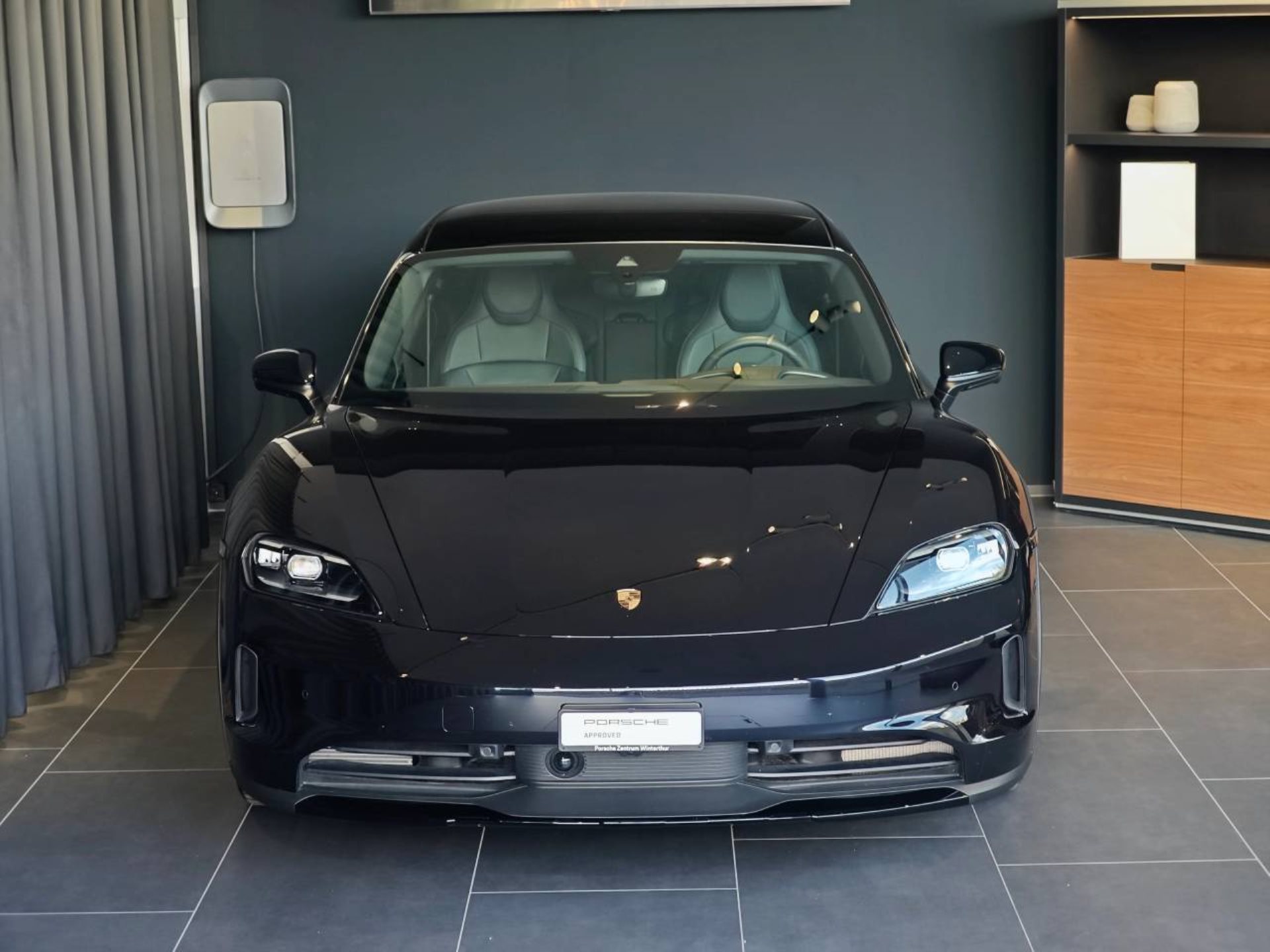PORSCHE Taycan 4 Cross Turismo-image-30