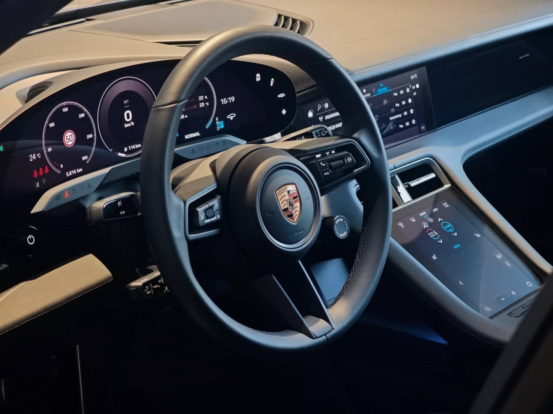 PORSCHE Taycan 4 Cross Turismo-image-3