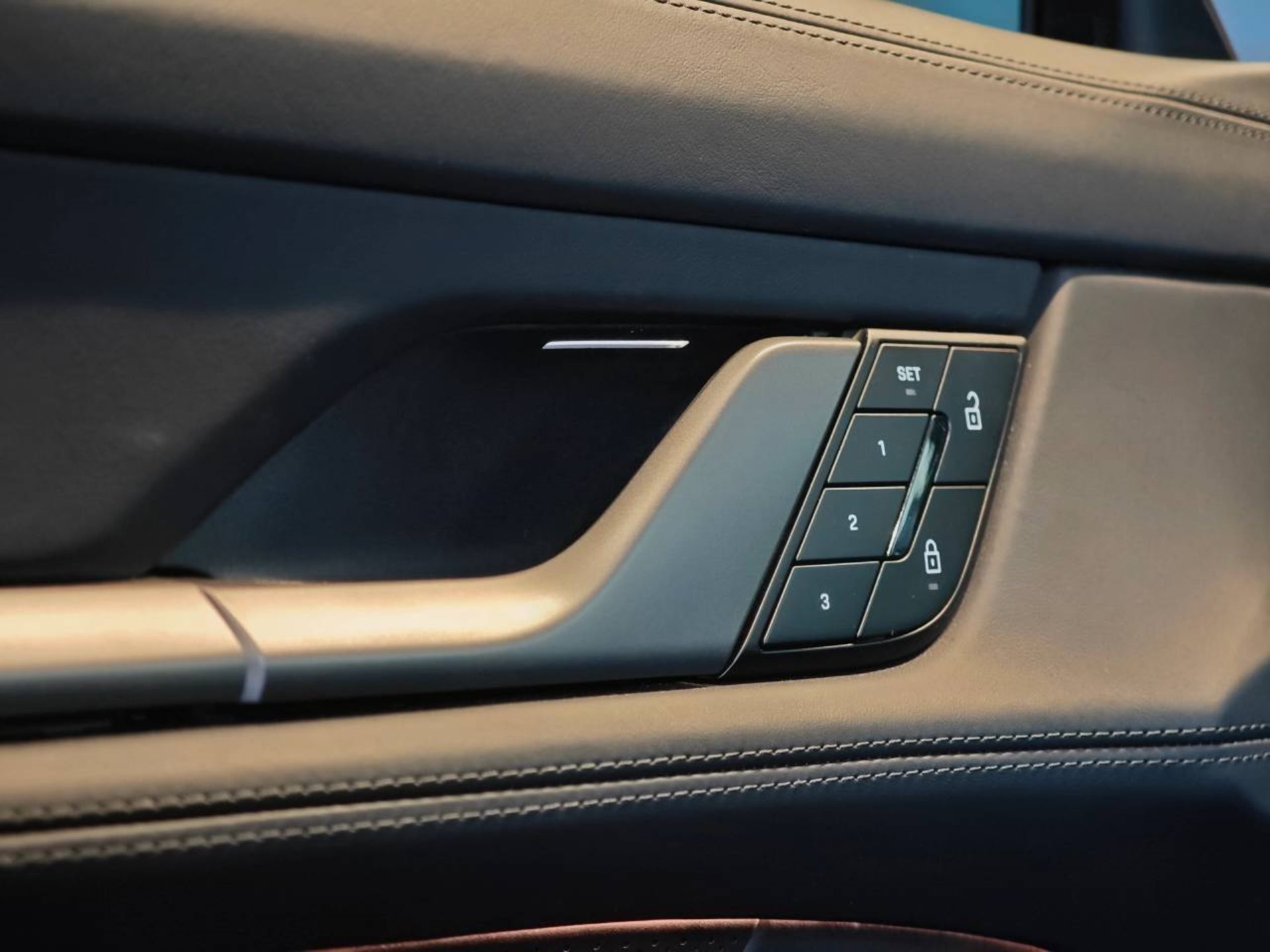 PORSCHE Taycan 4 Cross Turismo-image-21