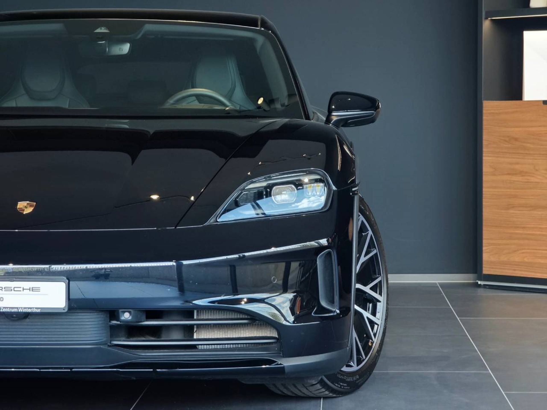 PORSCHE Taycan 4 Cross Turismo-image-32