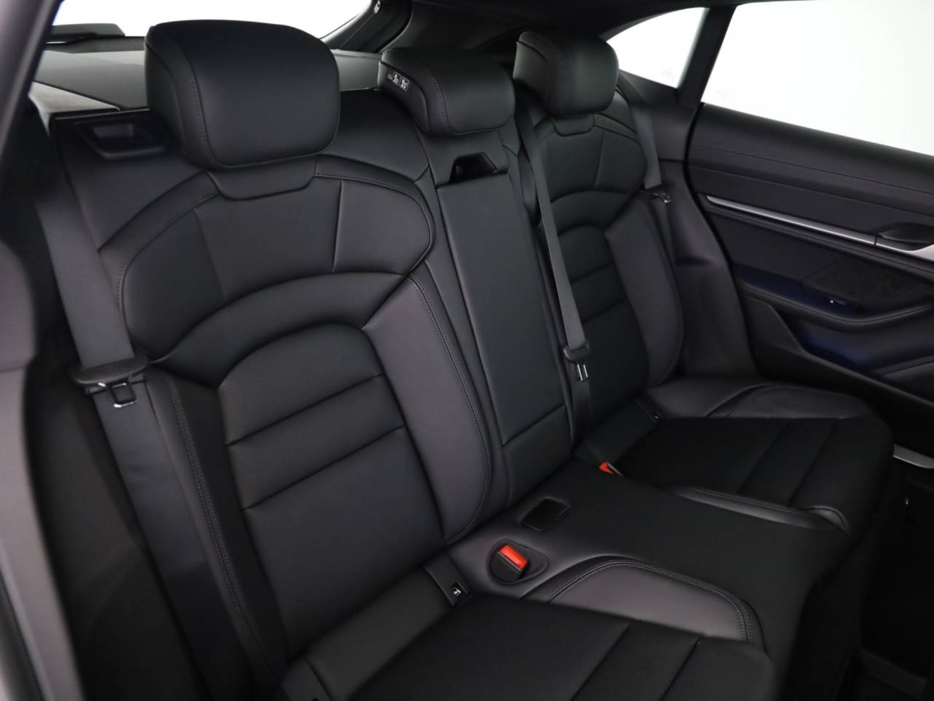 PORSCHE Taycan 4 Cross Turismo-image-18