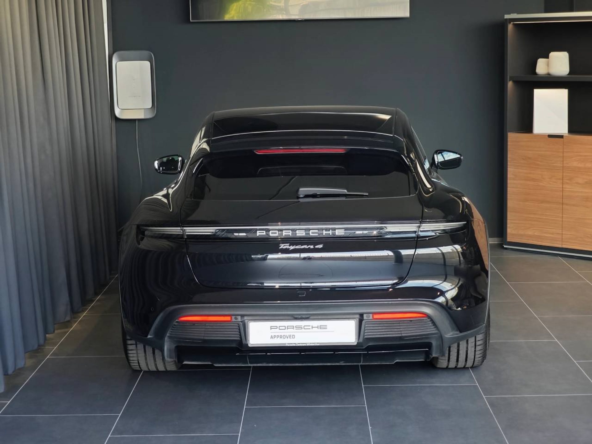 PORSCHE Taycan 4 Cross Turismo-image-7