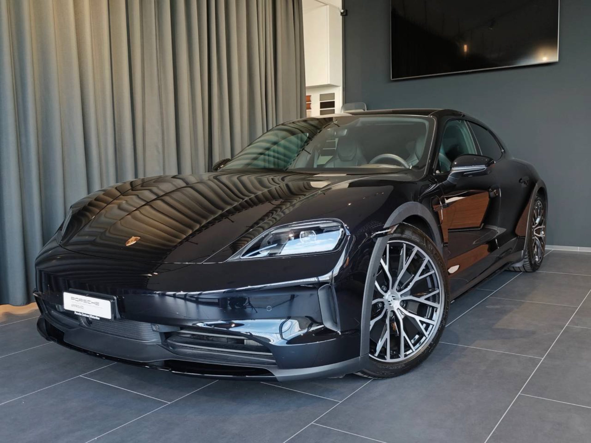 PORSCHE Taycan 4 Cross Turismo-image-0