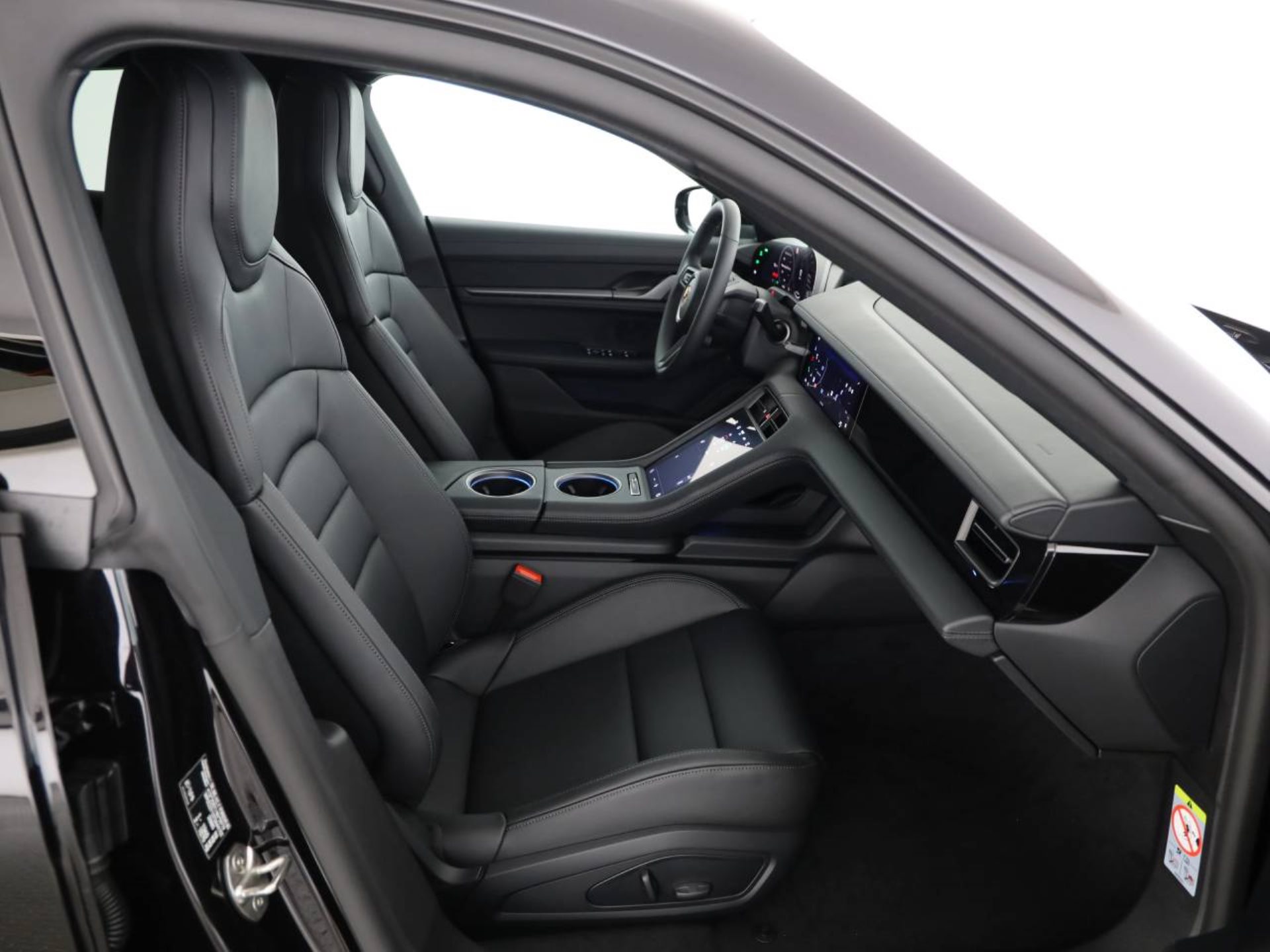 PORSCHE Taycan 4 Cross Turismo-image-14