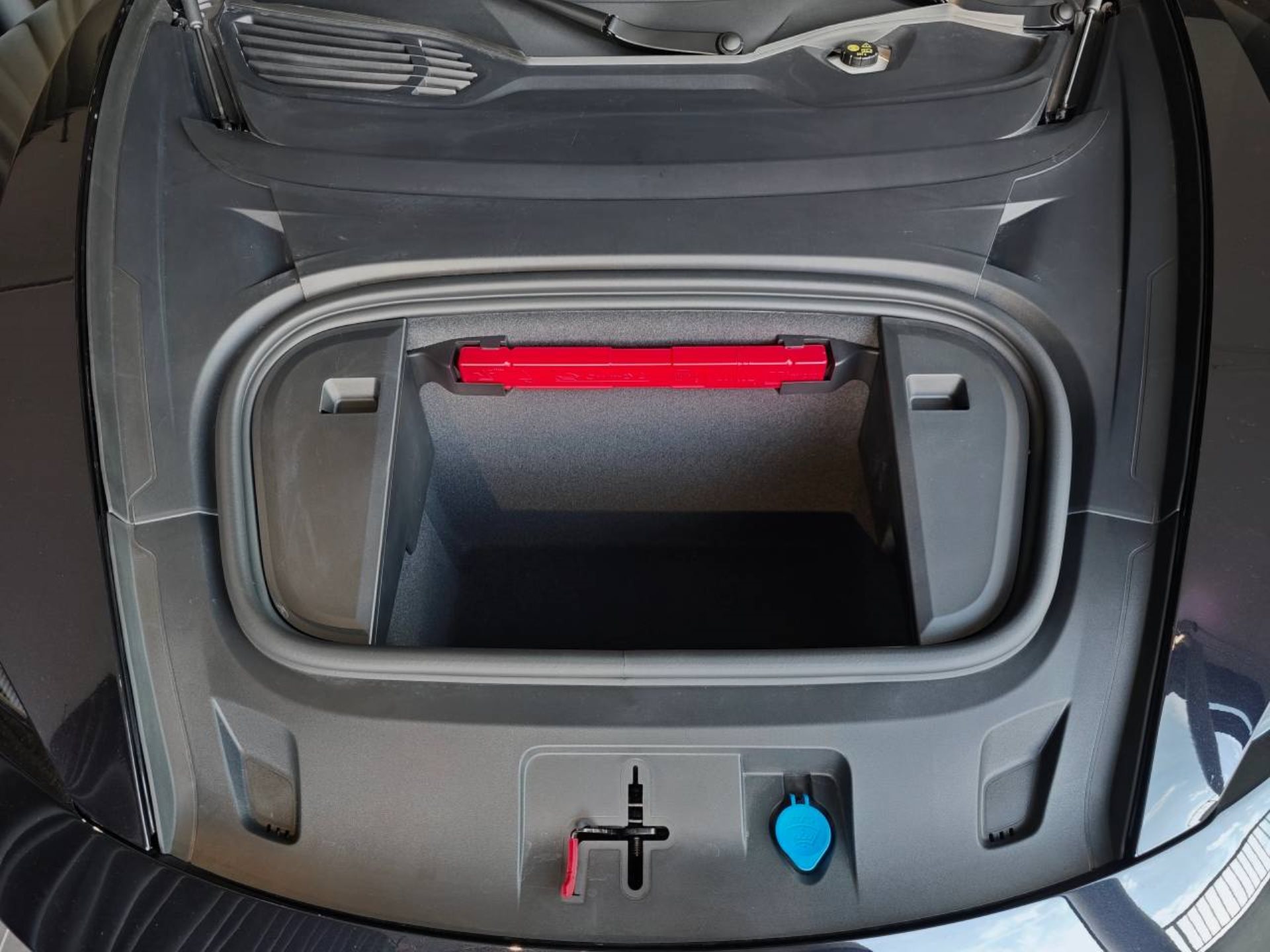 PORSCHE Taycan 4 Cross Turismo-image-27