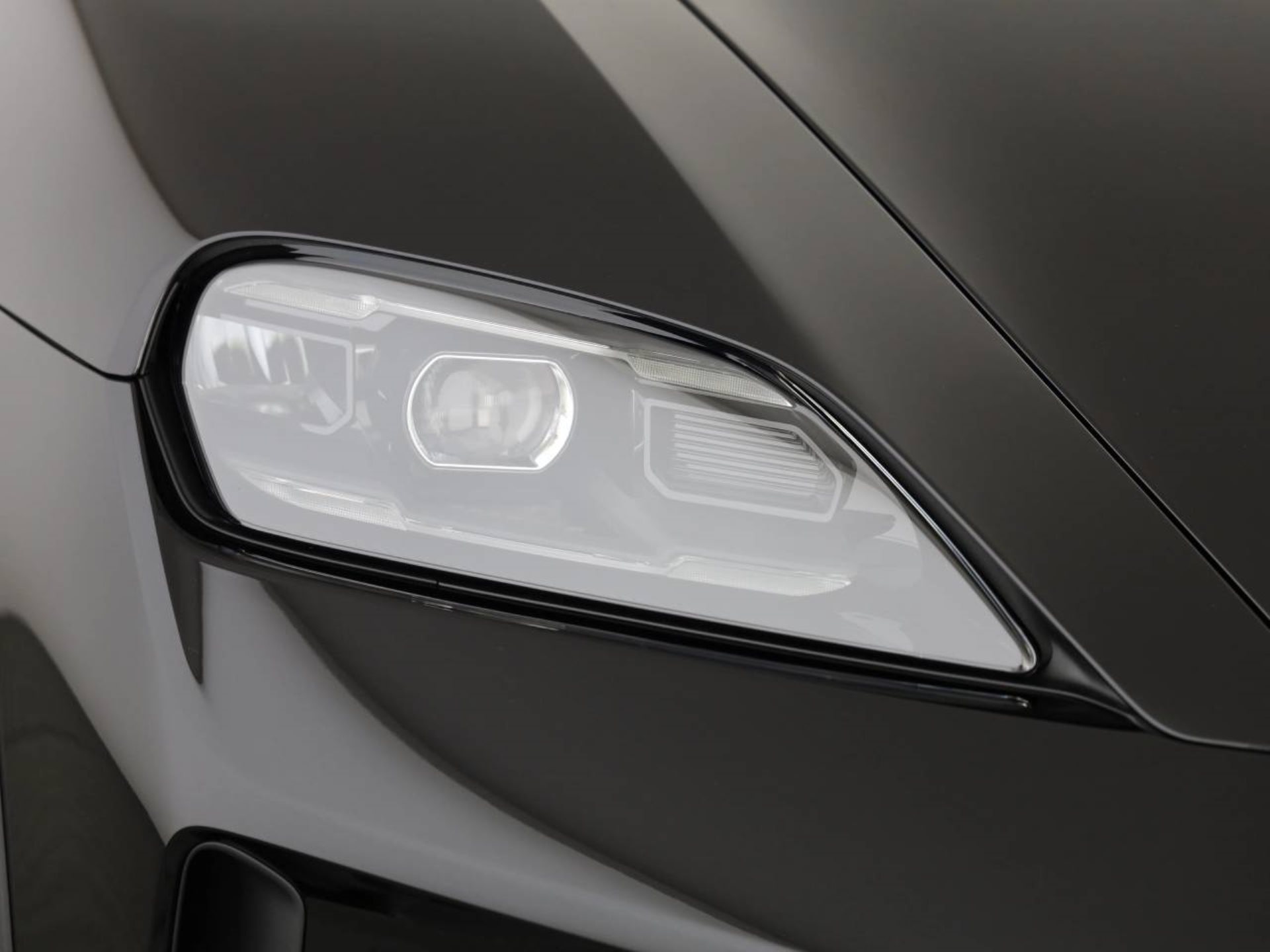 PORSCHE Taycan 4 Cross Turismo-image-7