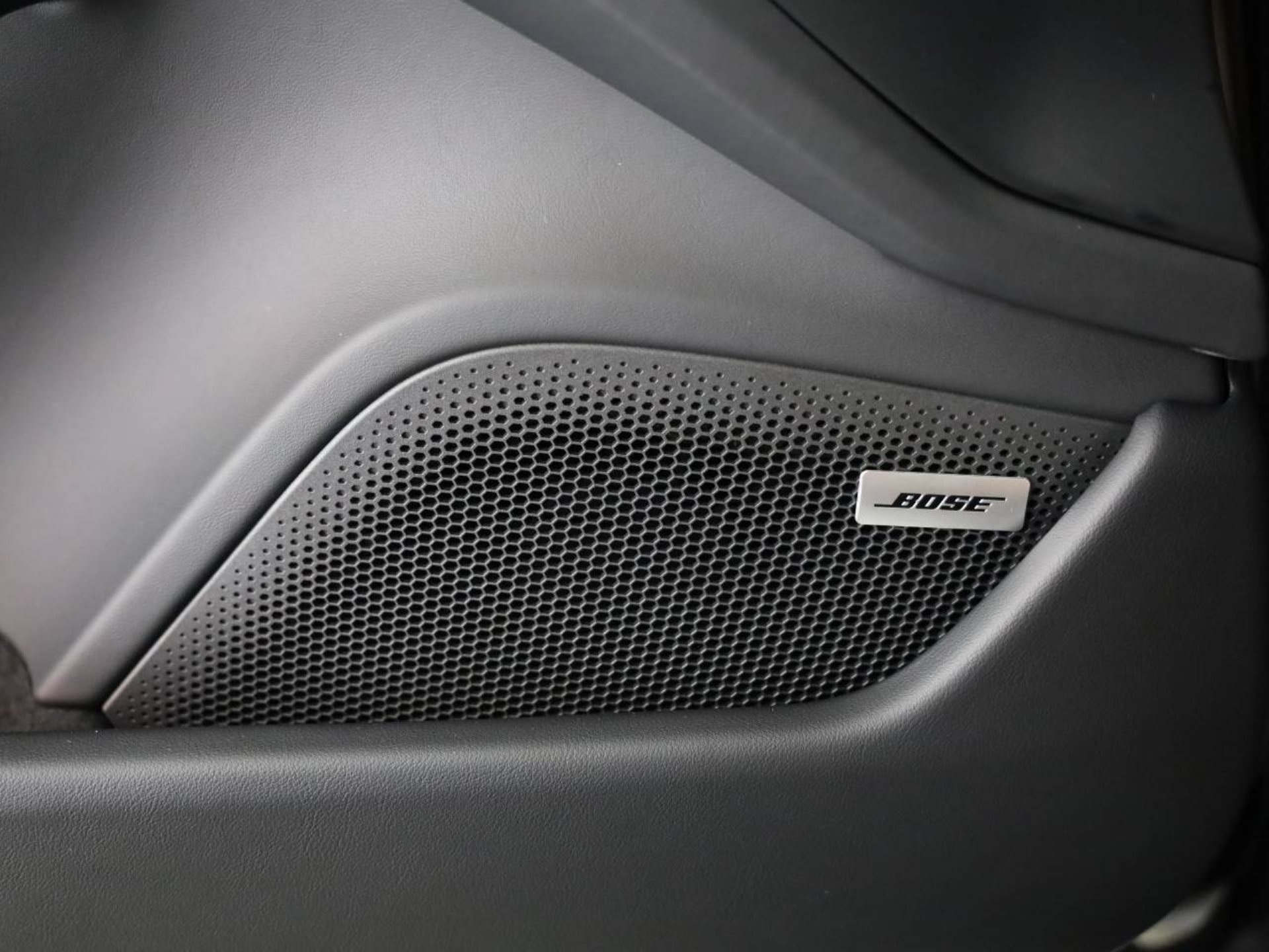 PORSCHE Taycan 4 Cross Turismo-image-17