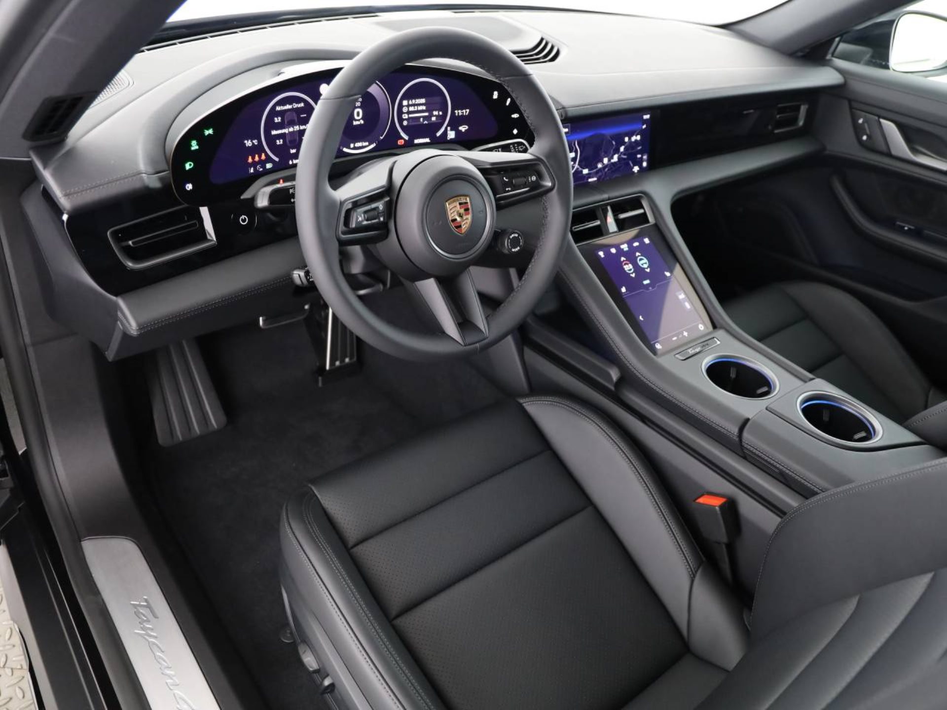 PORSCHE Taycan 4 Cross Turismo-image-3