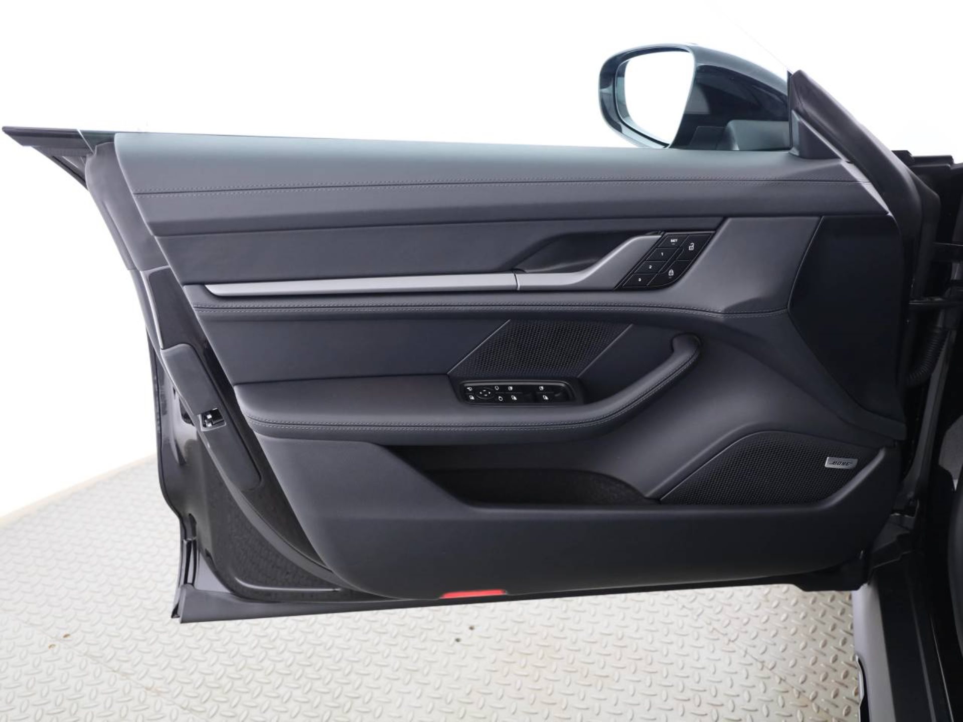 PORSCHE Taycan 4 Cross Turismo-image-16