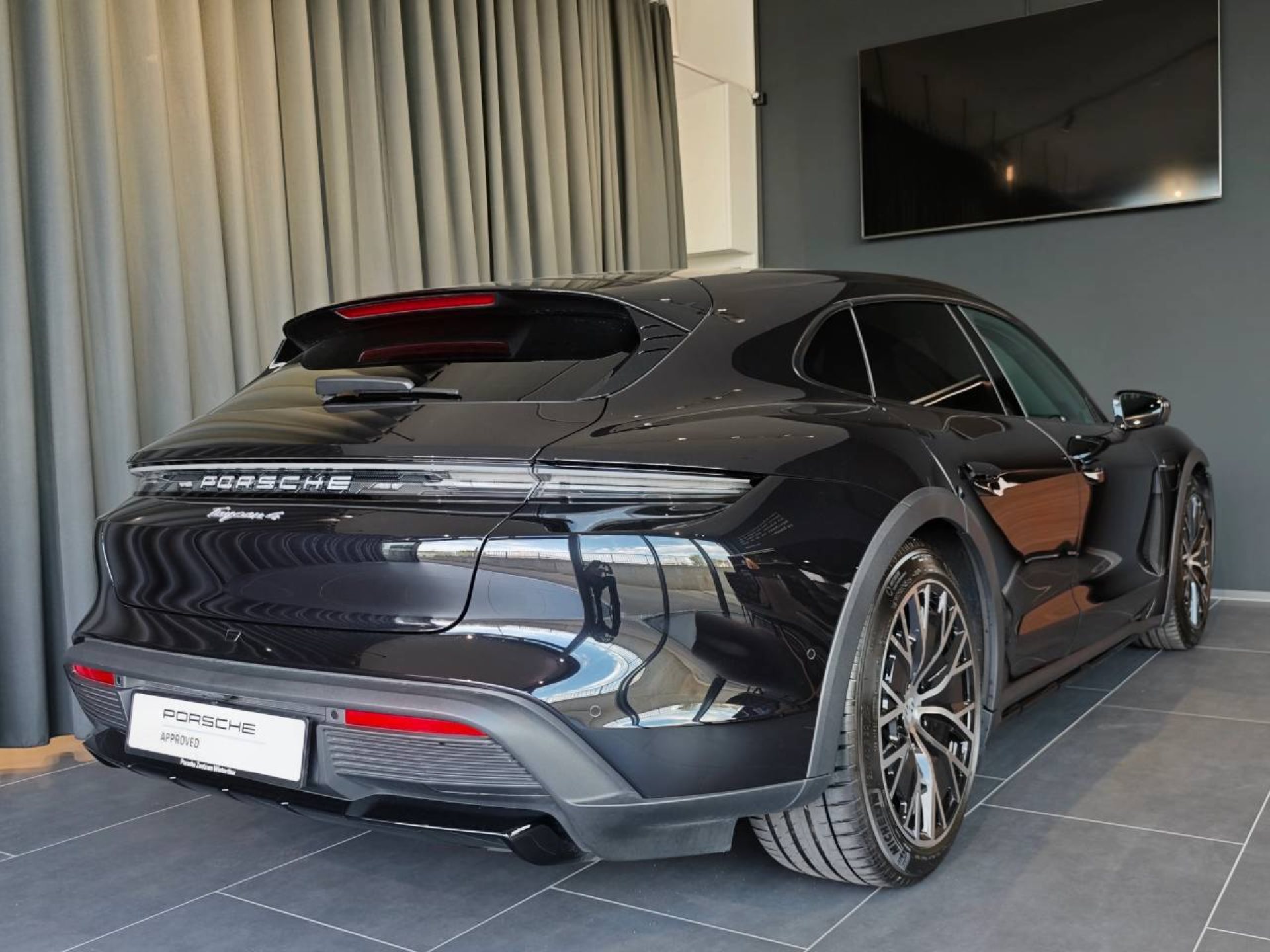 PORSCHE Taycan 4 Cross Turismo-image-6