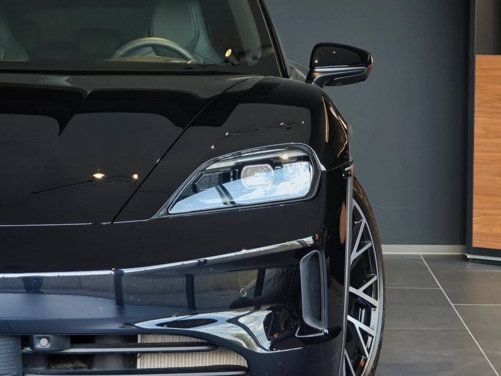 PORSCHE Taycan 4 Cross Turismo-image-10