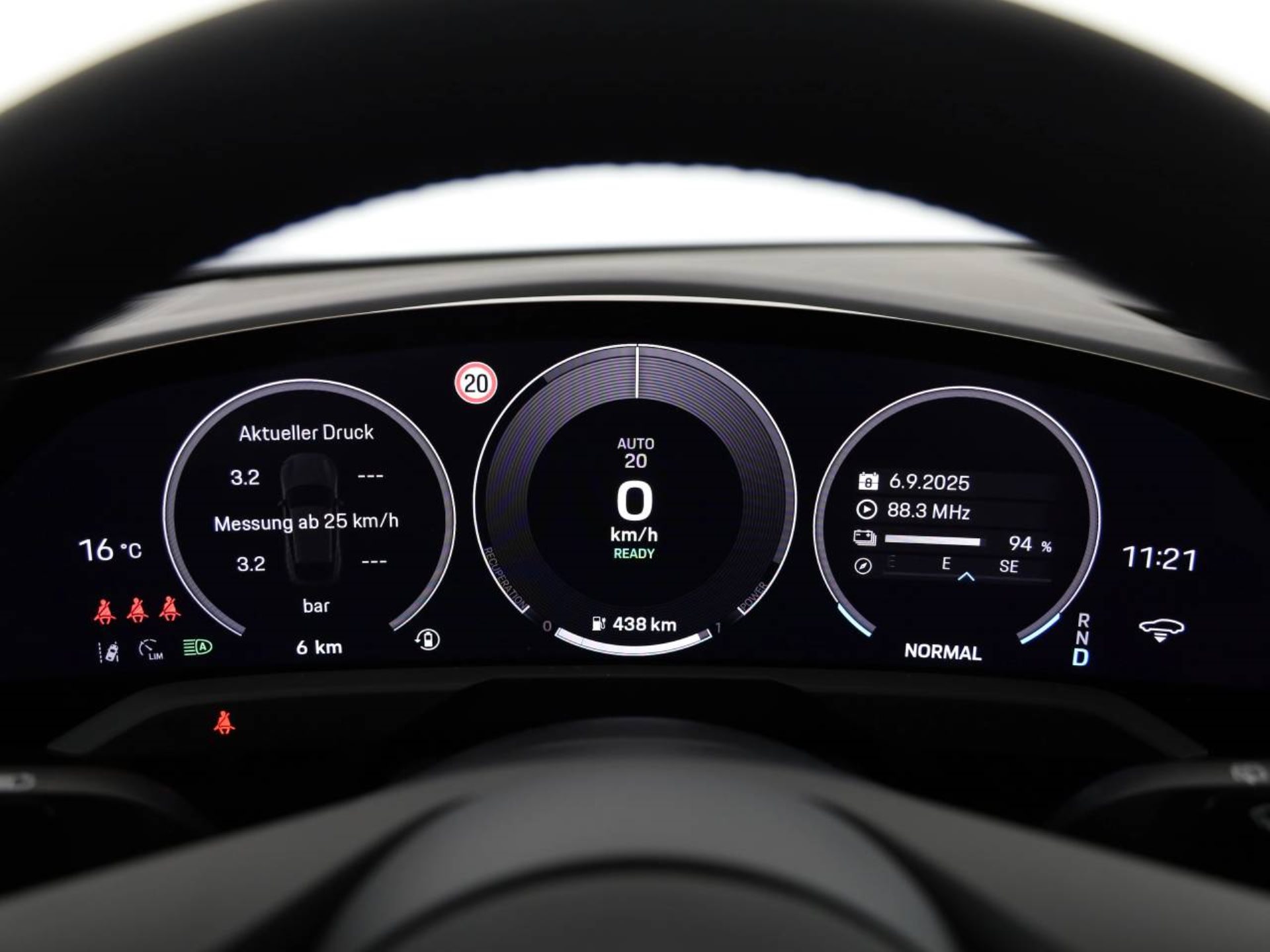 PORSCHE Taycan 4 Cross Turismo-image-9