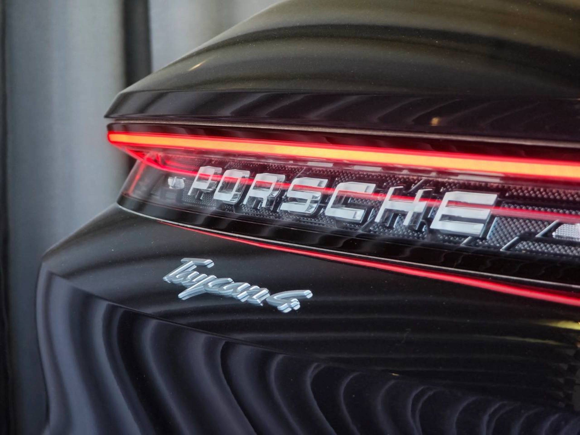 PORSCHE Taycan 4 Cross Turismo-image-29