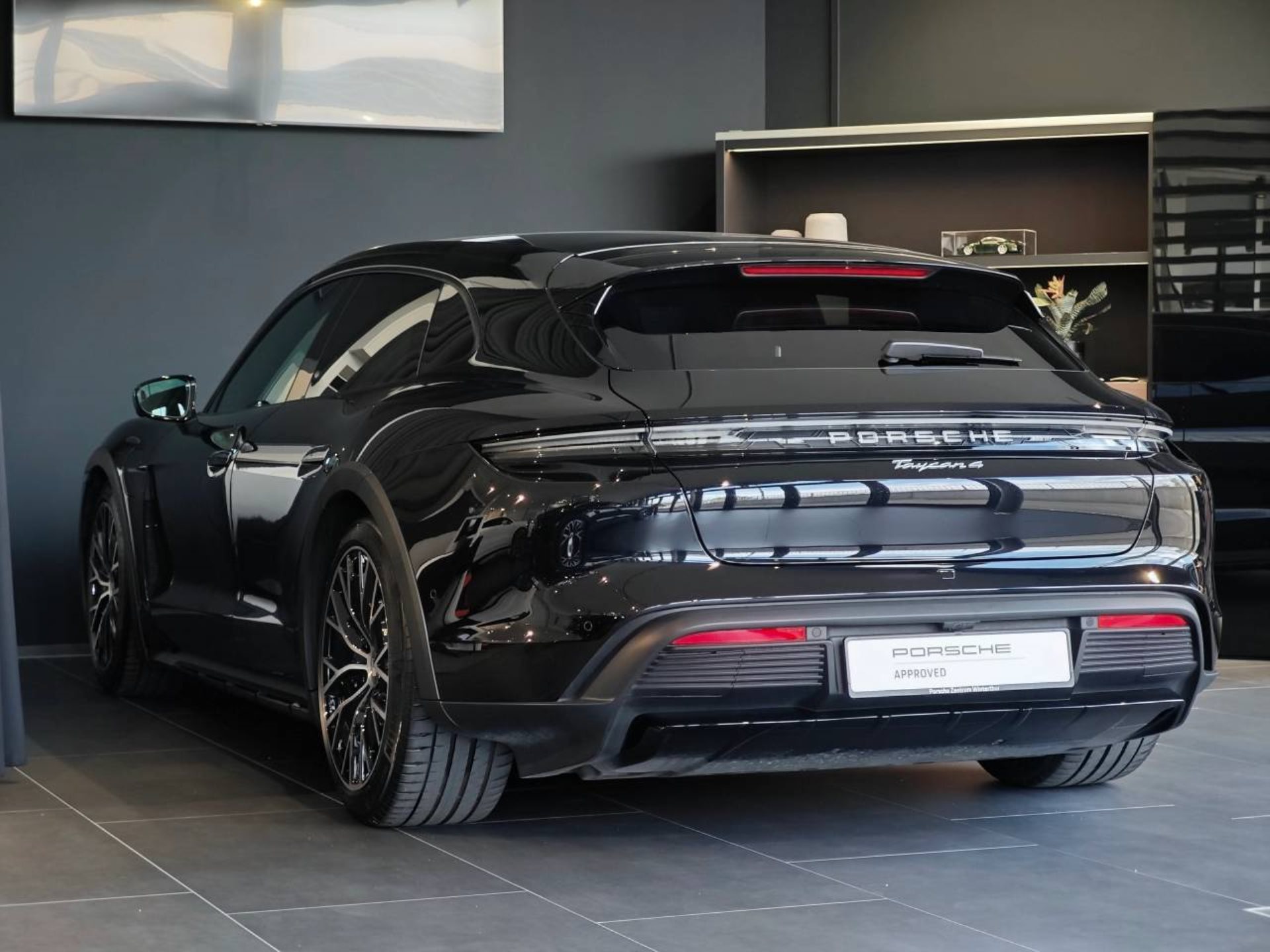 PORSCHE Taycan 4 Cross Turismo-image-8
