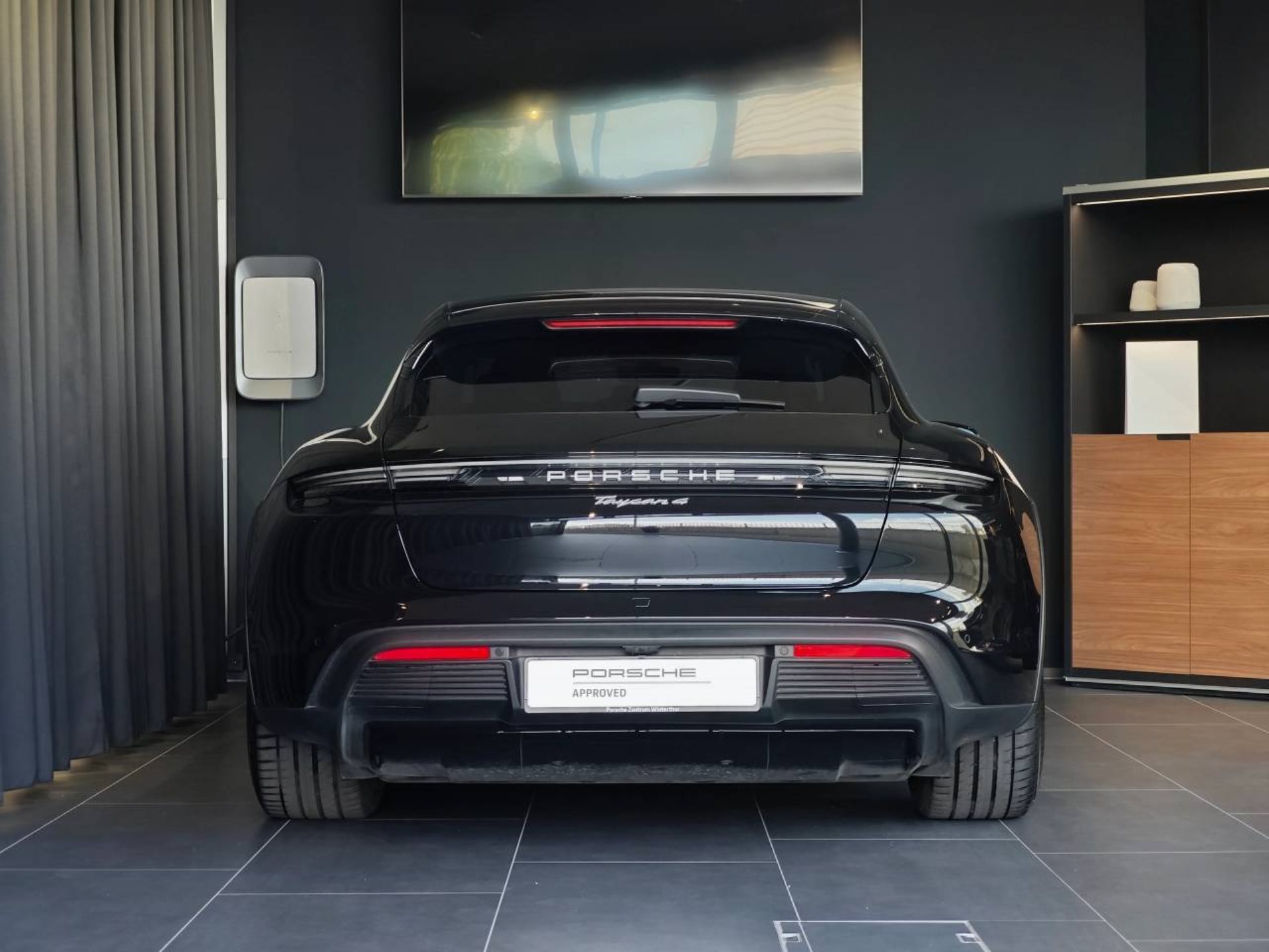 PORSCHE Taycan 4 Cross Turismo-image-31