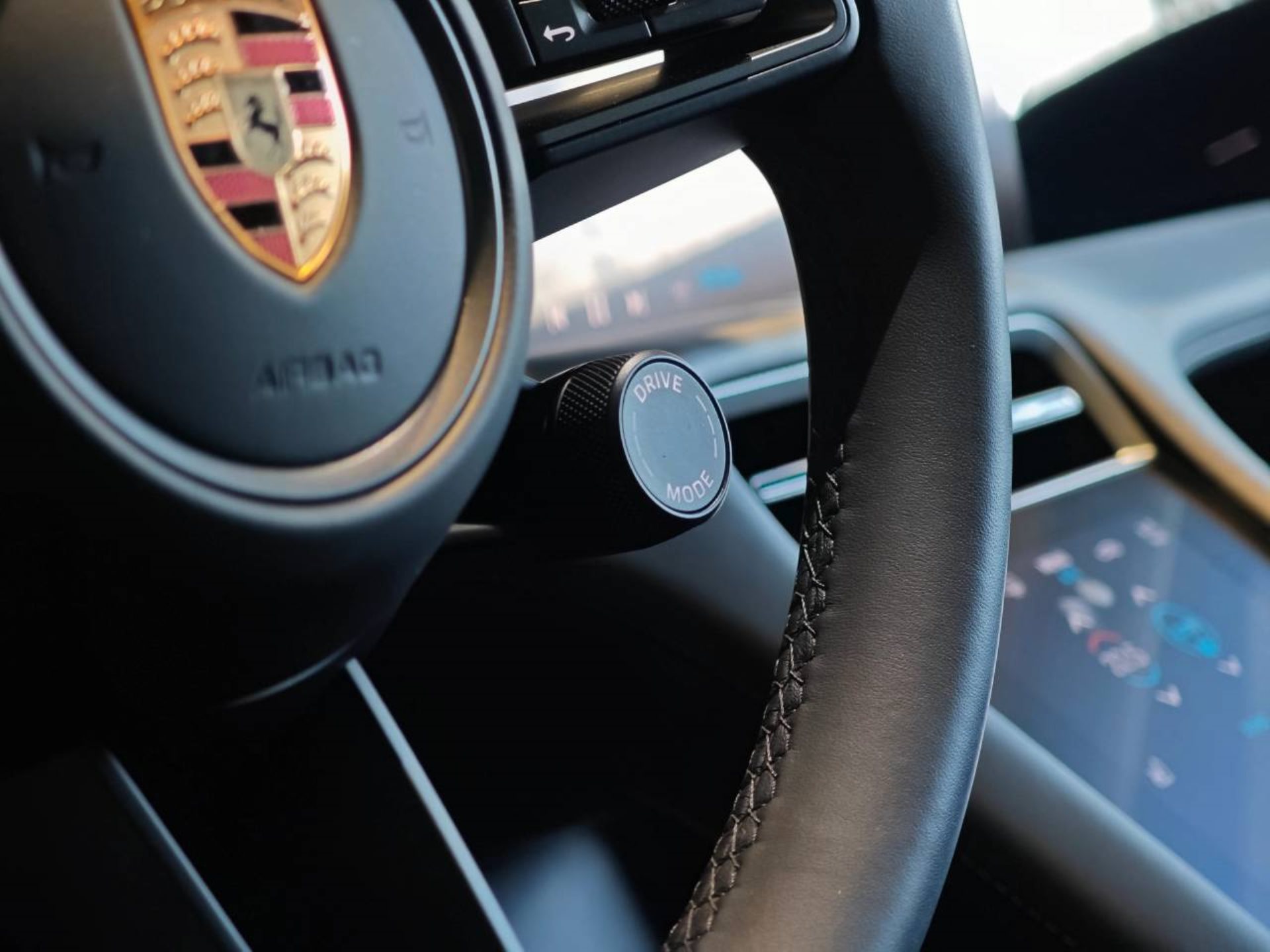 PORSCHE Taycan 4 Cross Turismo-image-4