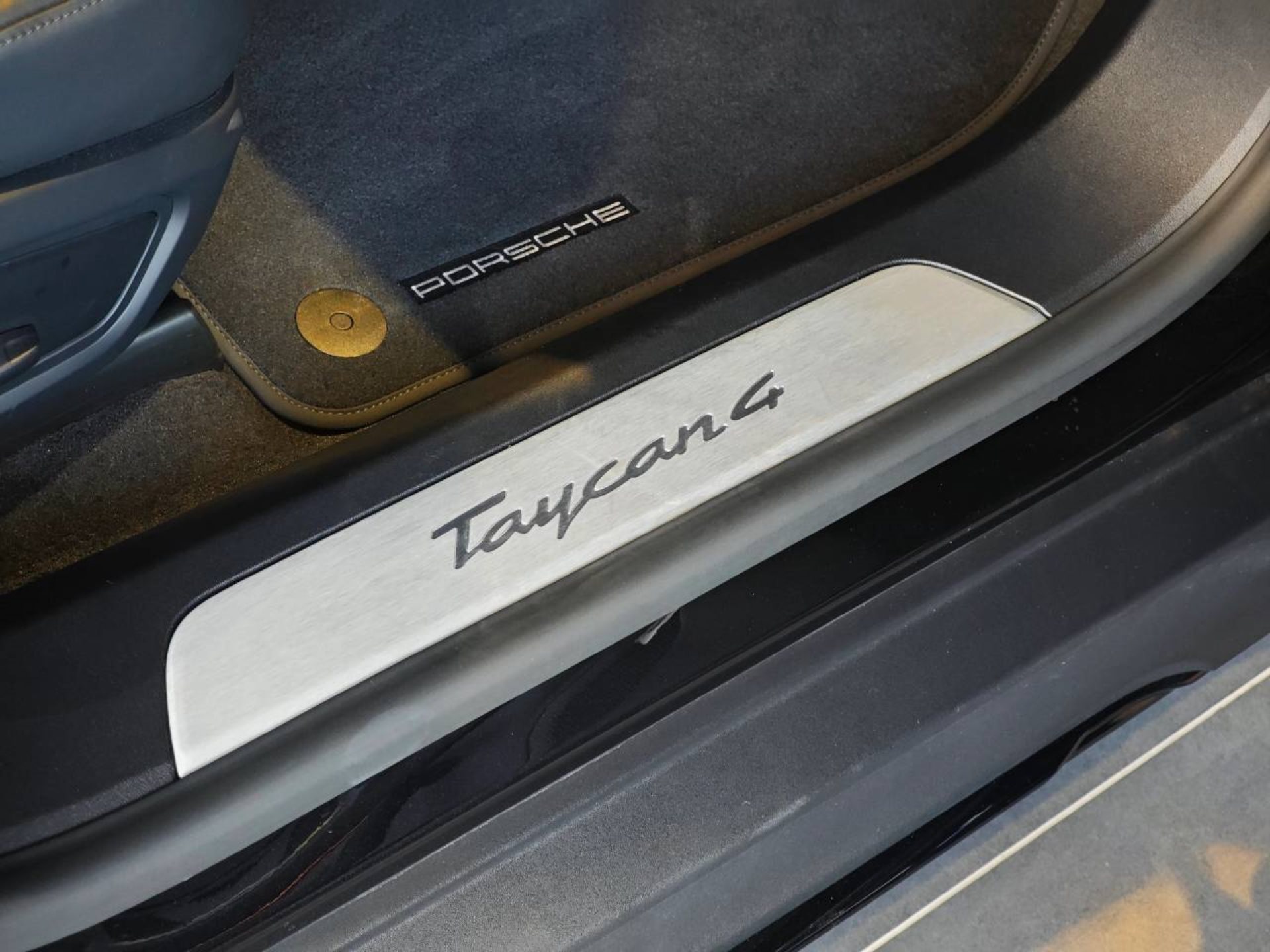 PORSCHE Taycan 4 Cross Turismo-image-22