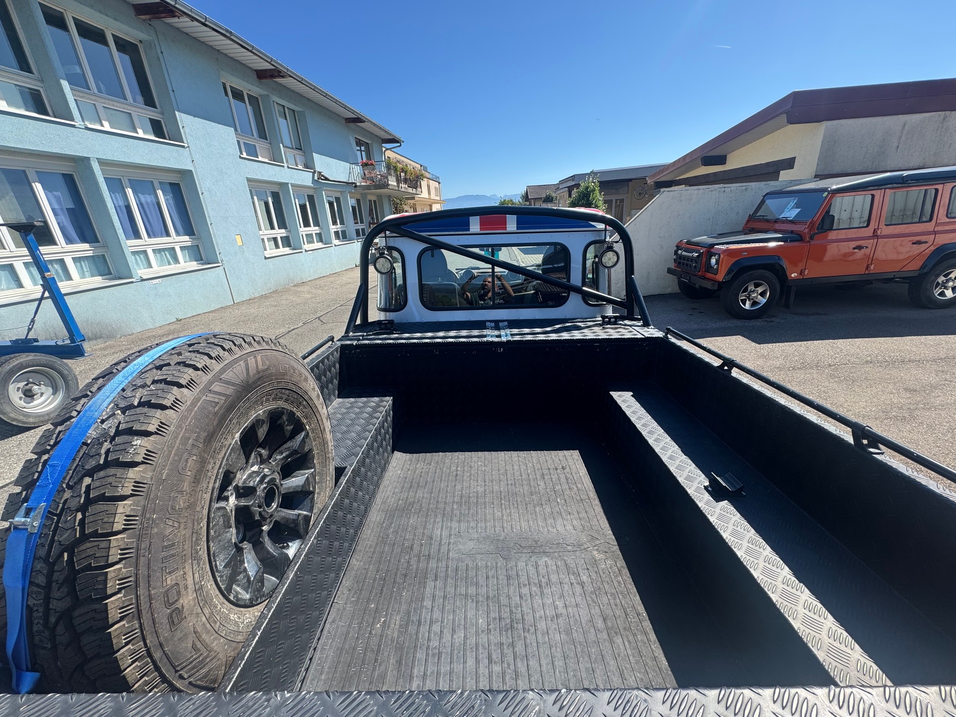 LAND ROVER Defender 110 2.2 TD4 High Capacity Pick Up-image-8