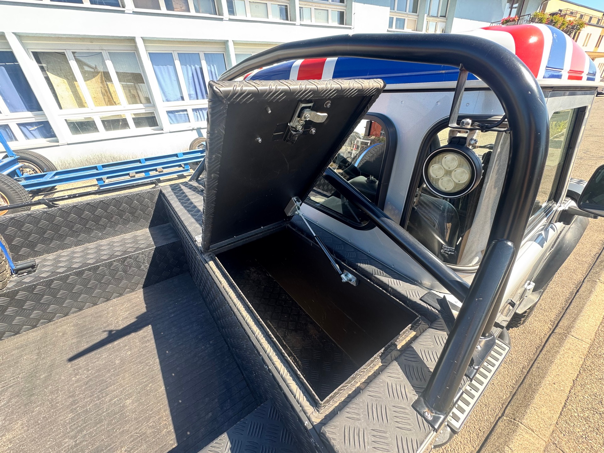 LAND ROVER Defender 110 2.2 TD4 High Capacity Pick Up-image-9