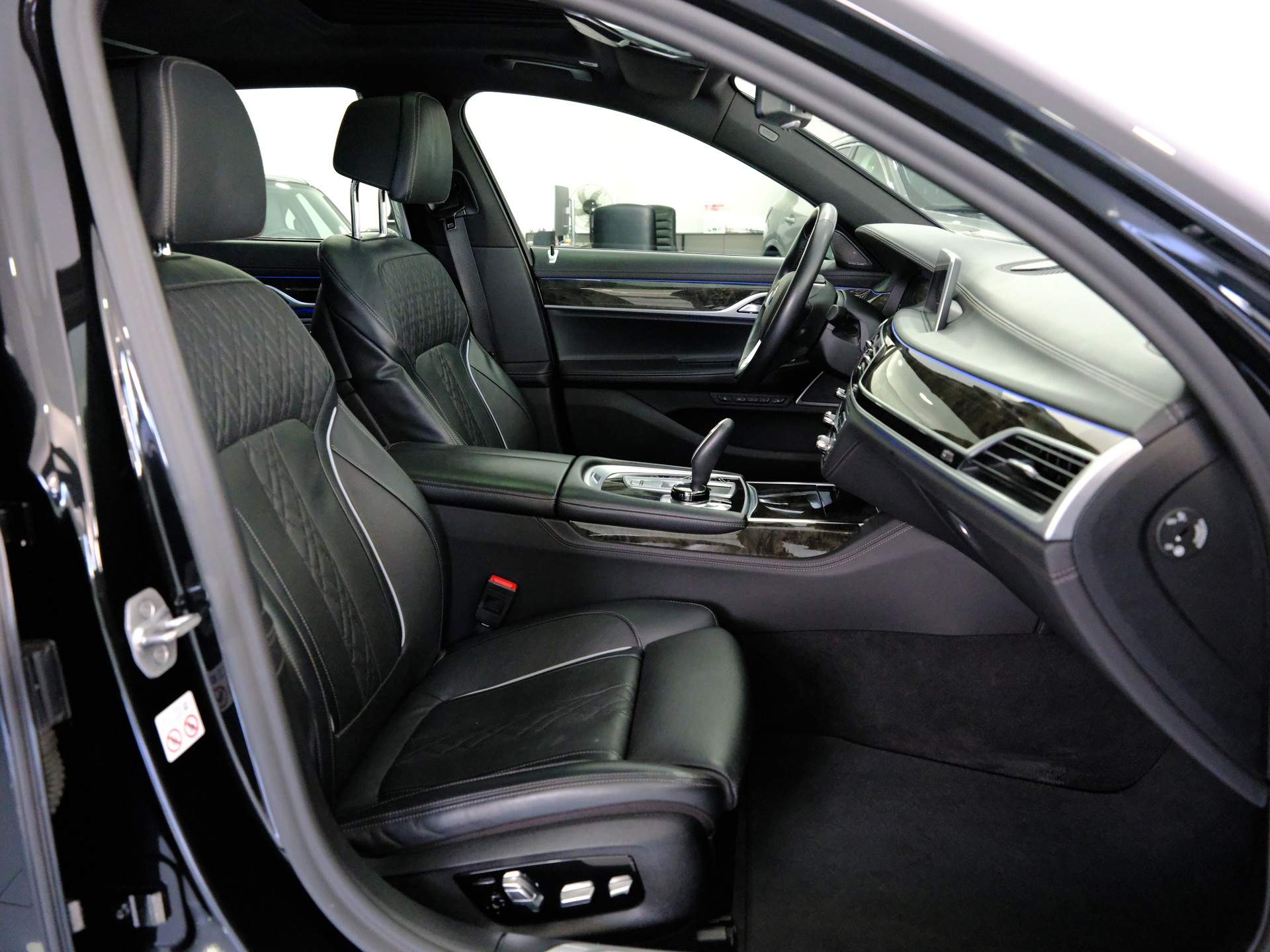 BMW 730Ld xDrive Steptronic-image-17