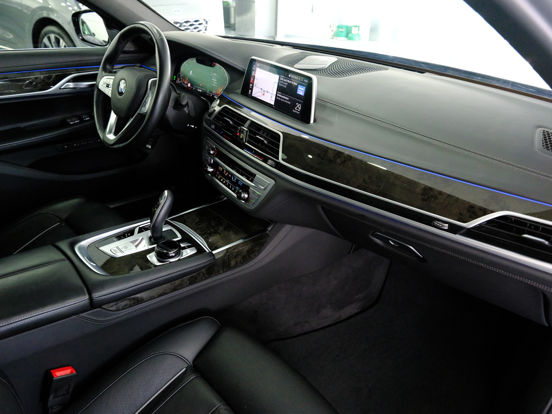 BMW 730Ld xDrive Steptronic-image-16
