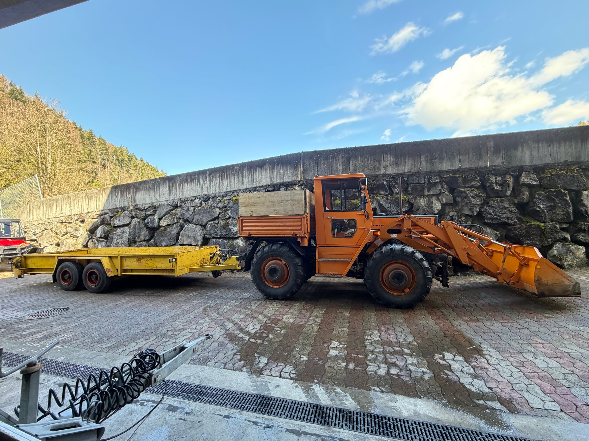 KOMMOBIL (UNIMOG) MB TRAC 800 mit 8t Anhänger