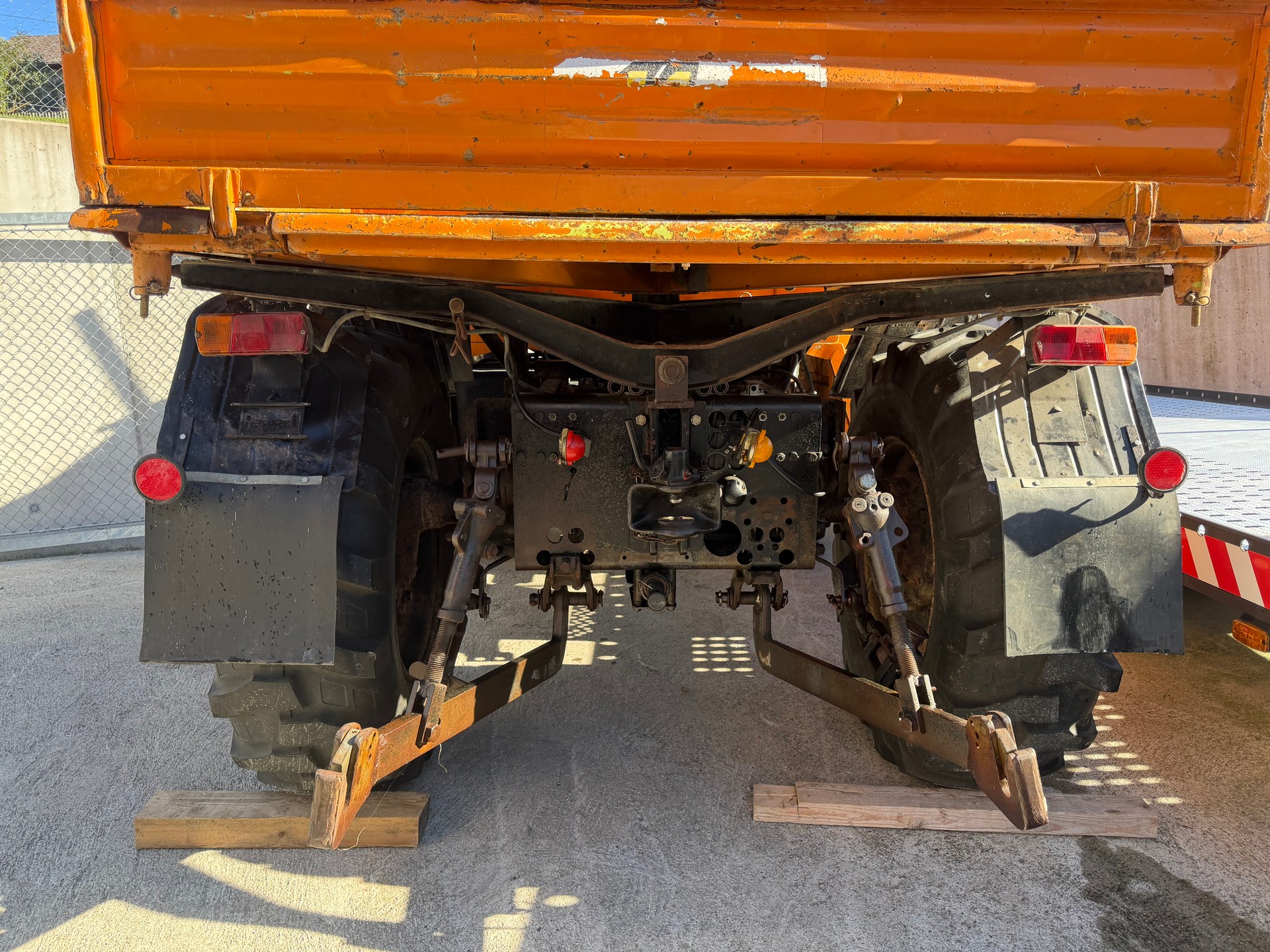 KOMMOBIL (UNIMOG) MB TRAC 800 mit 8t Anhänger-image-3